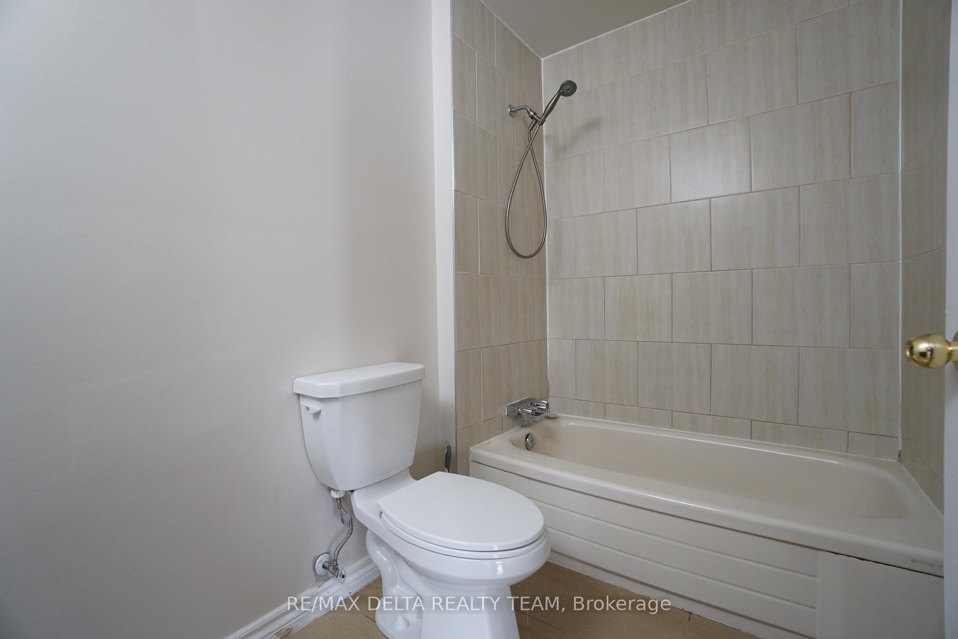Photo 12 of 5 Stamford Private, Ottawa, Hunt Club Park/Greenboro — HOMEH