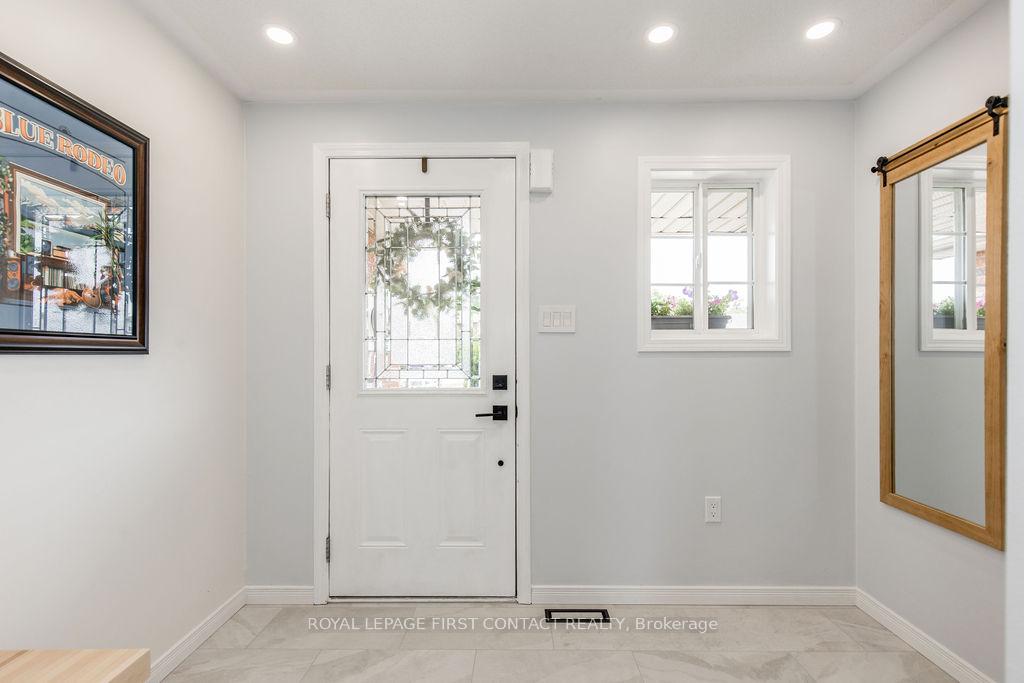 Photo 3 of 53 Goodwin Drive, Barrie, Painswick South — HOMEH