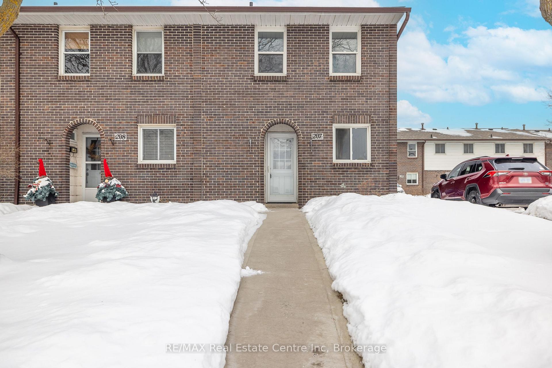 Photo 2 of Unit 207, 31 Greengate Road, Guelph, Junction/Onward Willow — HOMEH