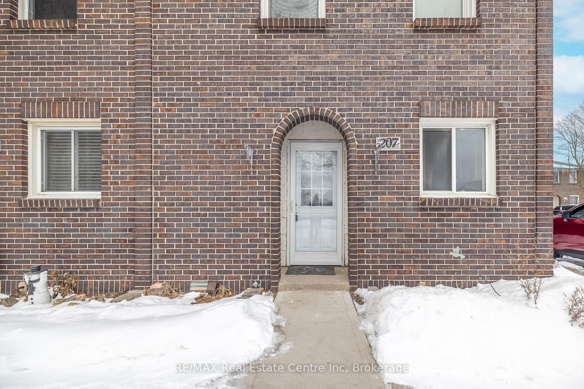 Photo 3 of Unit 207, 31 Greengate Road, Guelph, Junction/Onward Willow — HOMEH