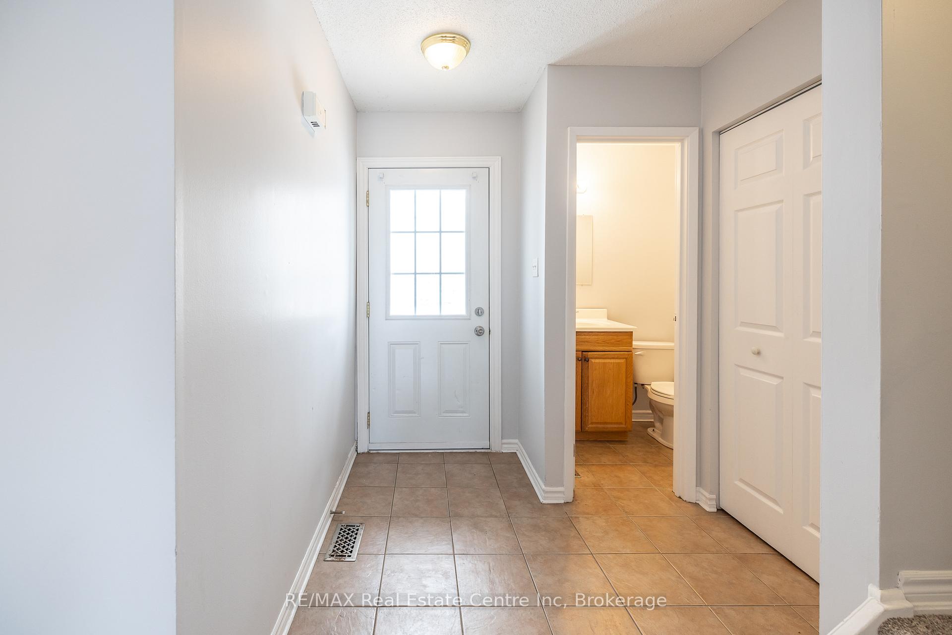 Photo 4 of Unit 207, 31 Greengate Road, Guelph, Junction/Onward Willow — HOMEH