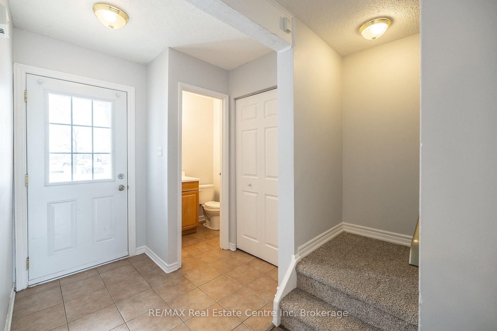 Photo 5 of Unit 207, 31 Greengate Road, Guelph, Junction/Onward Willow — HOMEH