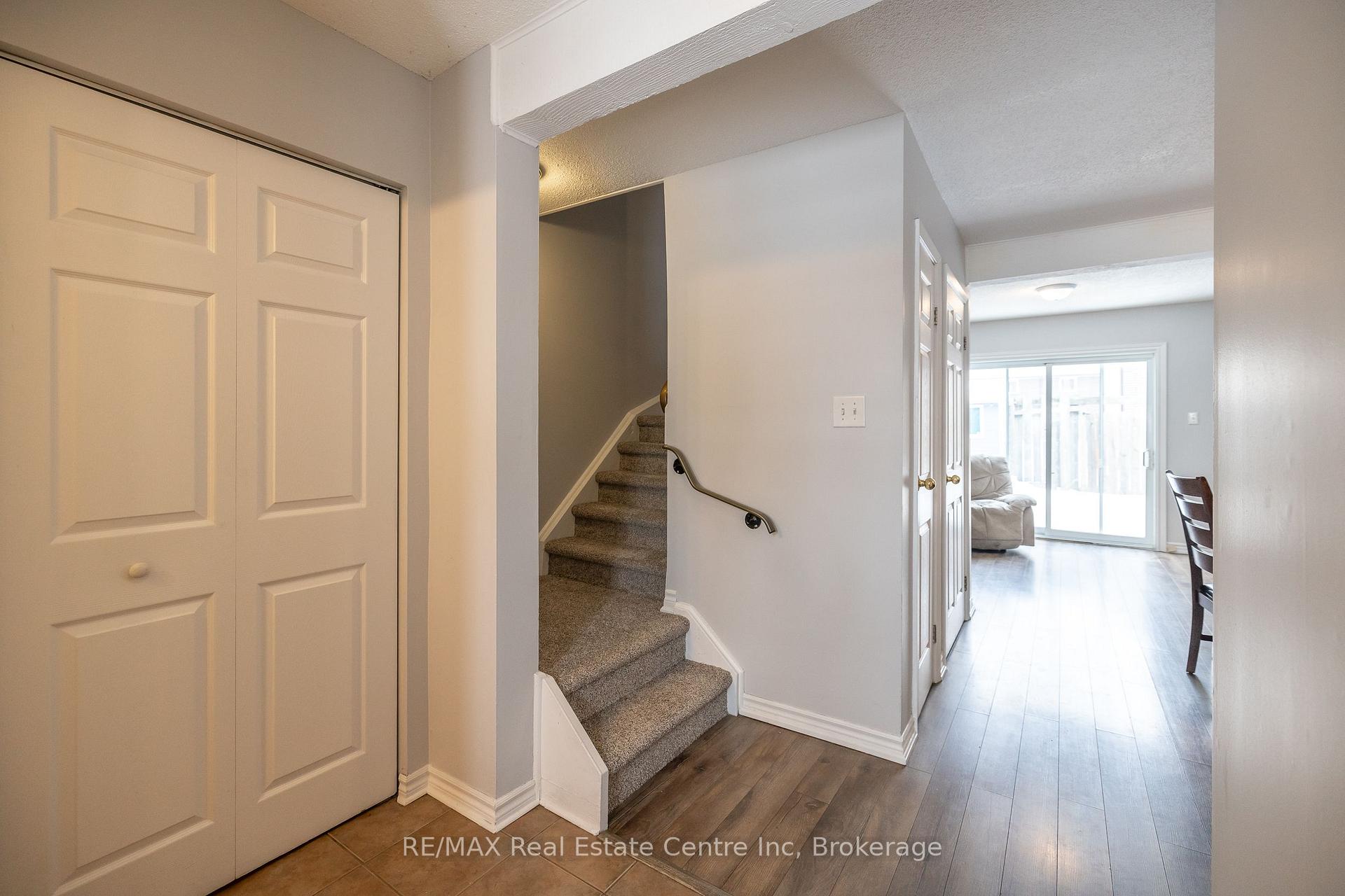 Photo 7 of Unit 207, 31 Greengate Road, Guelph, Junction/Onward Willow — HOMEH