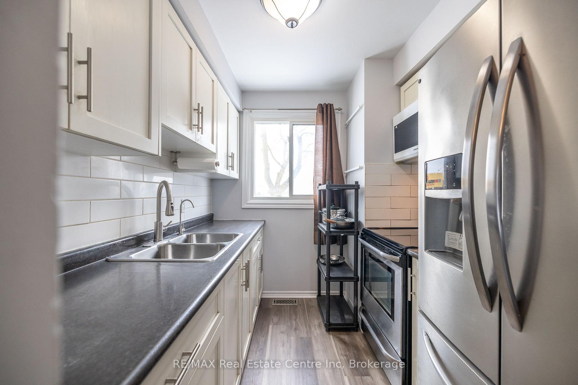 Photo 8 of Unit 207, 31 Greengate Road, Guelph, Junction/Onward Willow — HOMEH