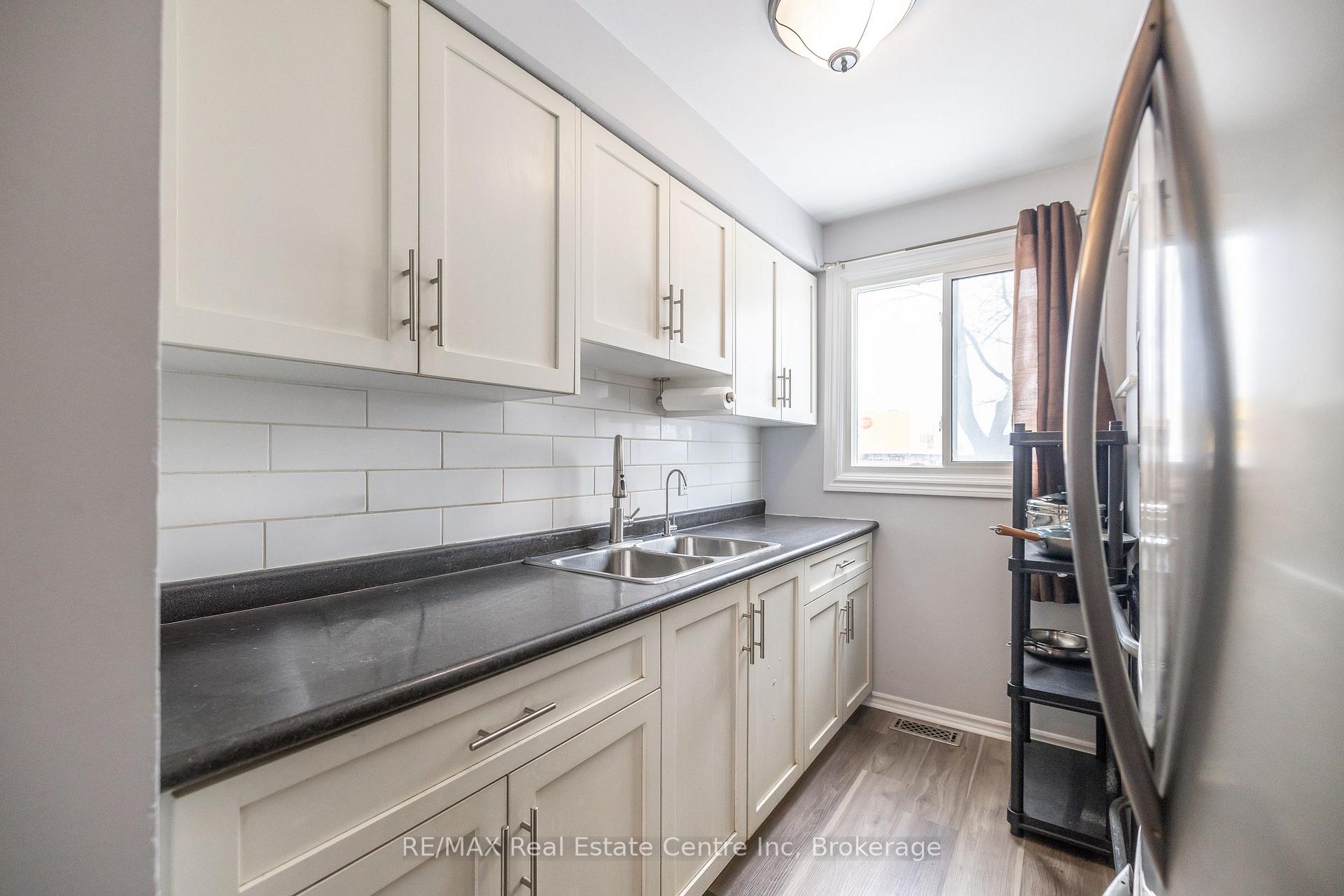 Photo 9 of Unit 207, 31 Greengate Road, Guelph, Junction/Onward Willow — HOMEH