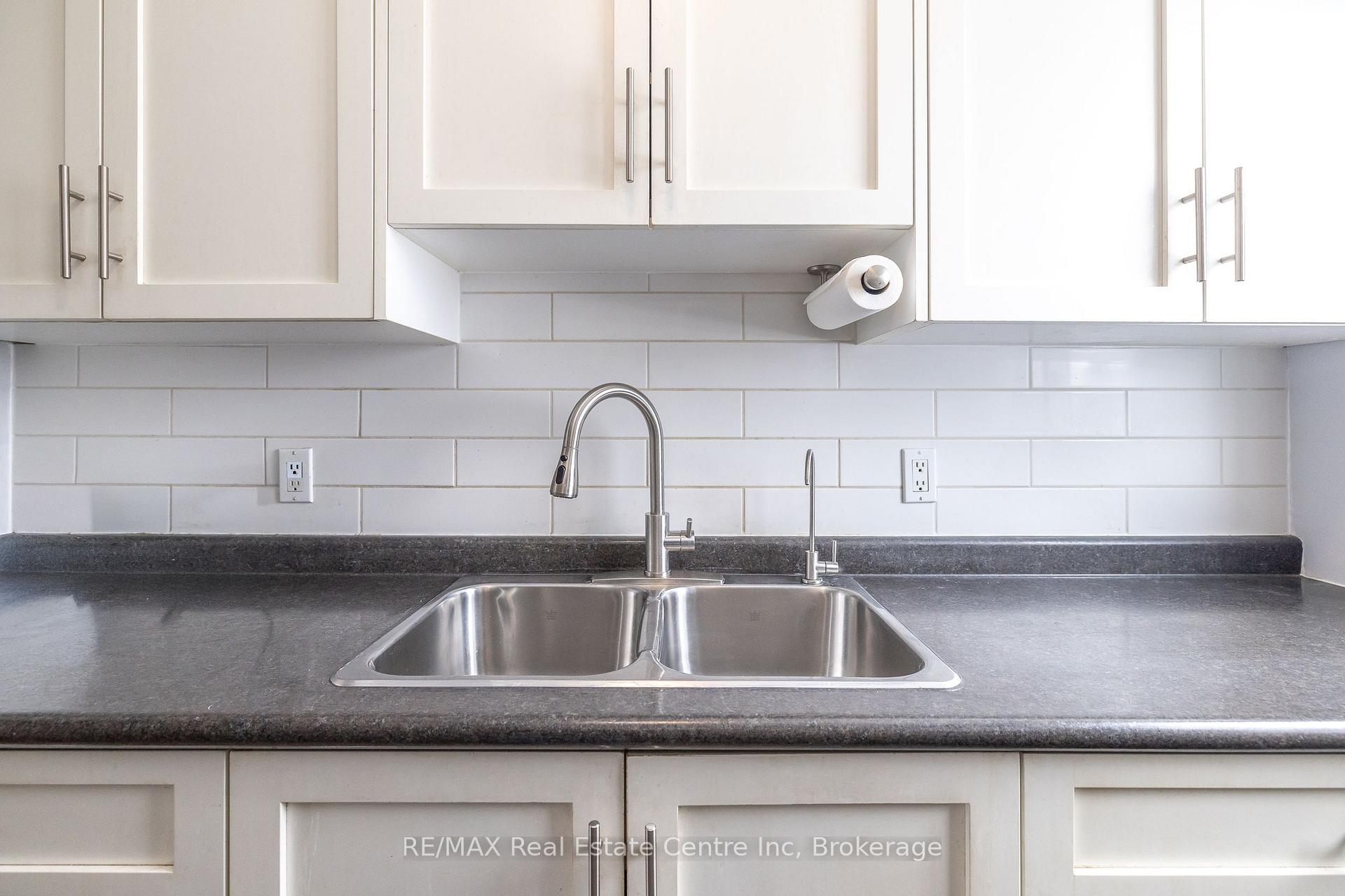 Photo 10 of Unit 207, 31 Greengate Road, Guelph, Junction/Onward Willow — HOMEH