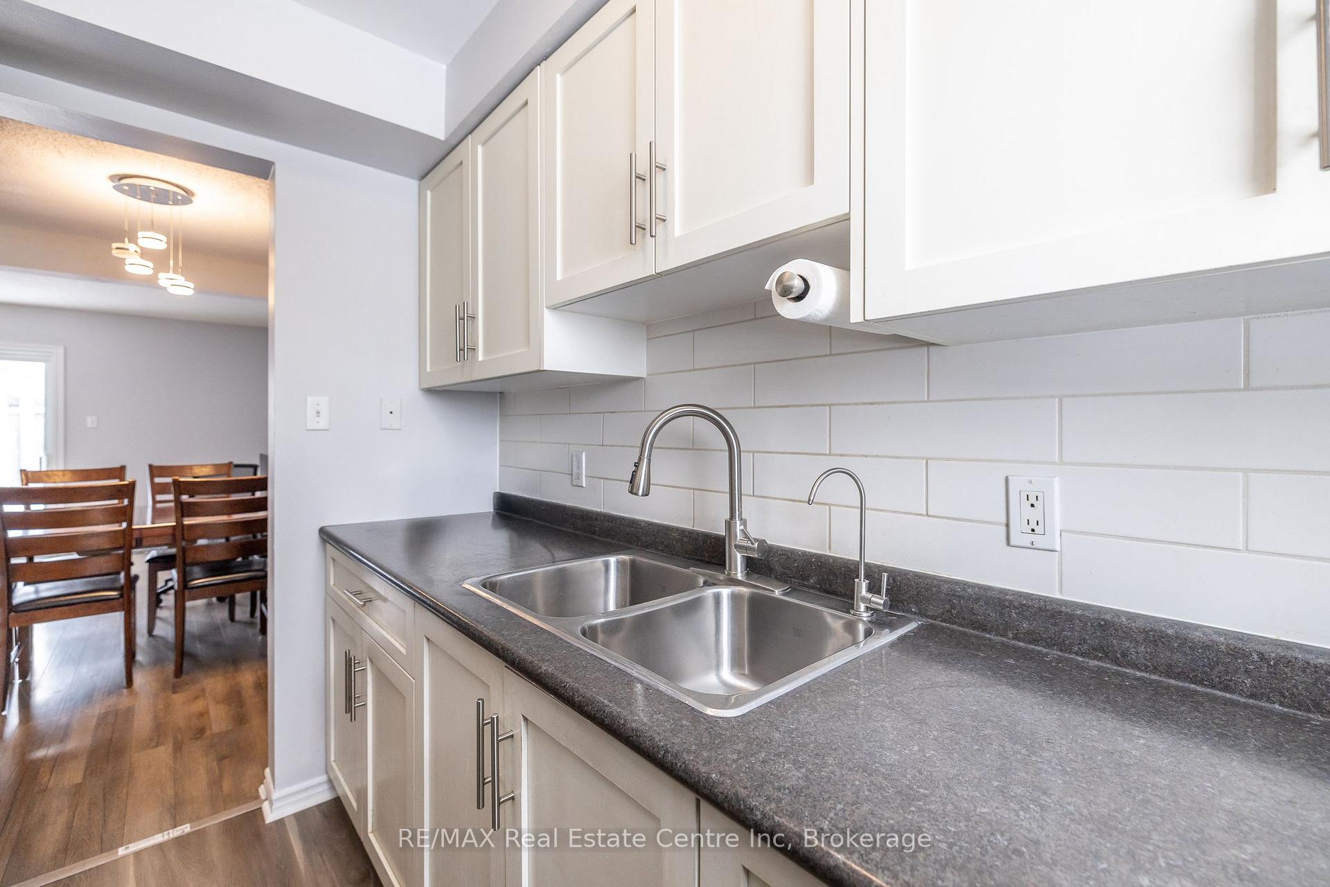 Photo 12 of Unit 207, 31 Greengate Road, Guelph, Junction/Onward Willow — HOMEH