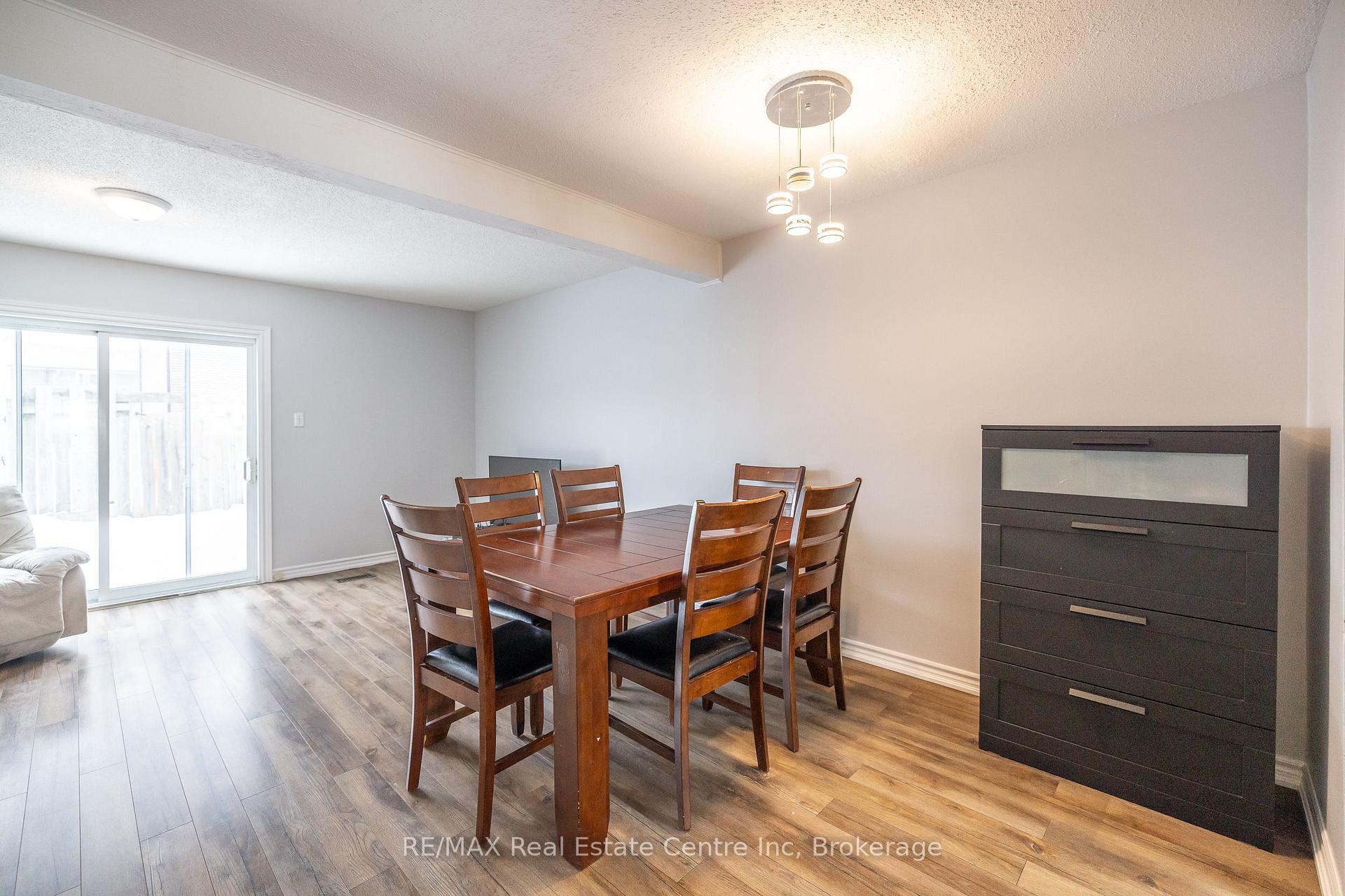 Photo 13 of Unit 207, 31 Greengate Road, Guelph, Junction/Onward Willow — HOMEH