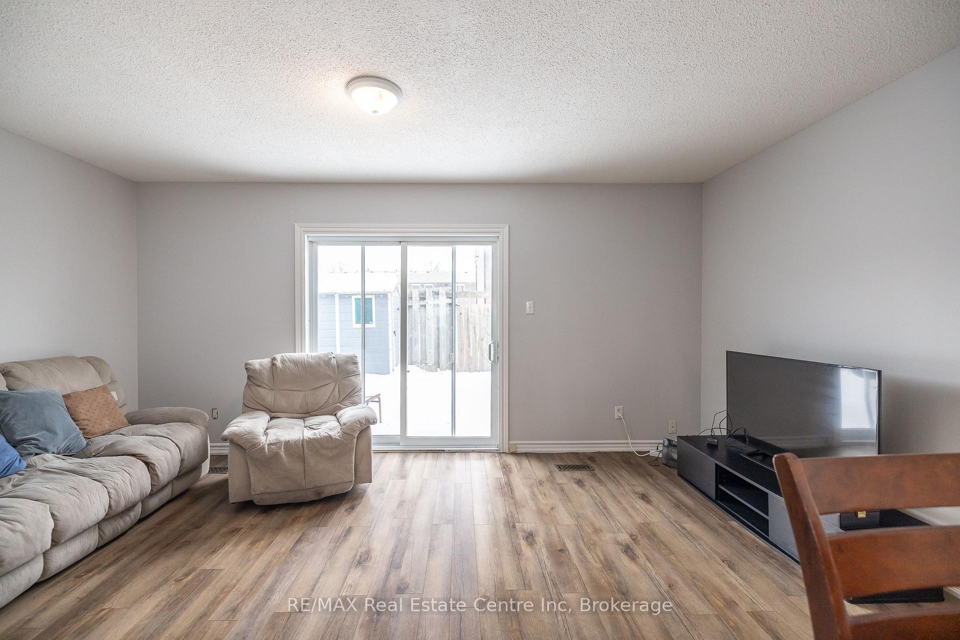 Photo 16 of Unit 207, 31 Greengate Road, Guelph, Junction/Onward Willow — HOMEH
