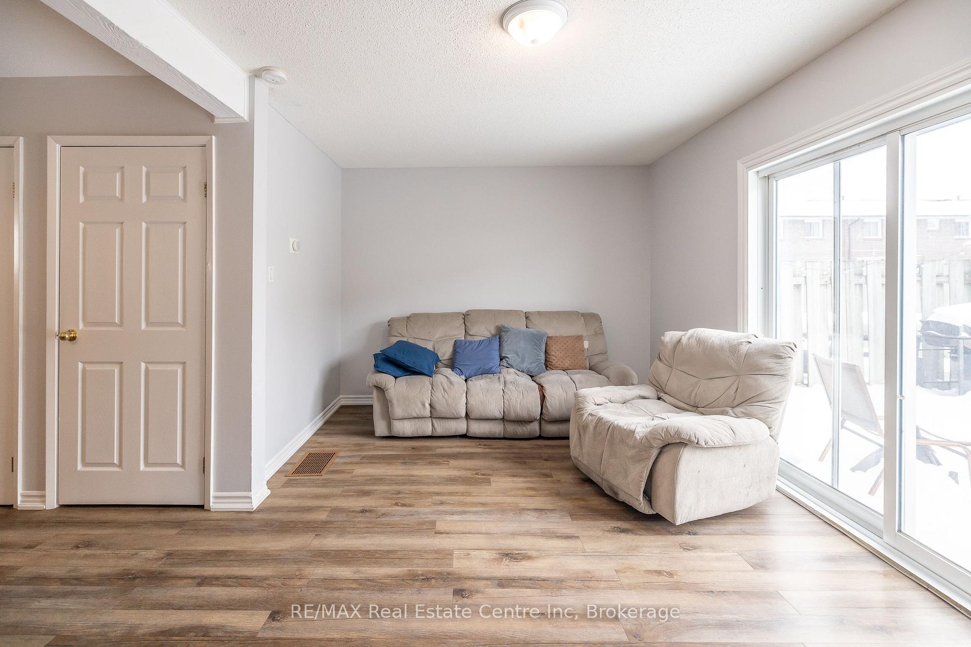 Photo 17 of Unit 207, 31 Greengate Road, Guelph, Junction/Onward Willow — HOMEH