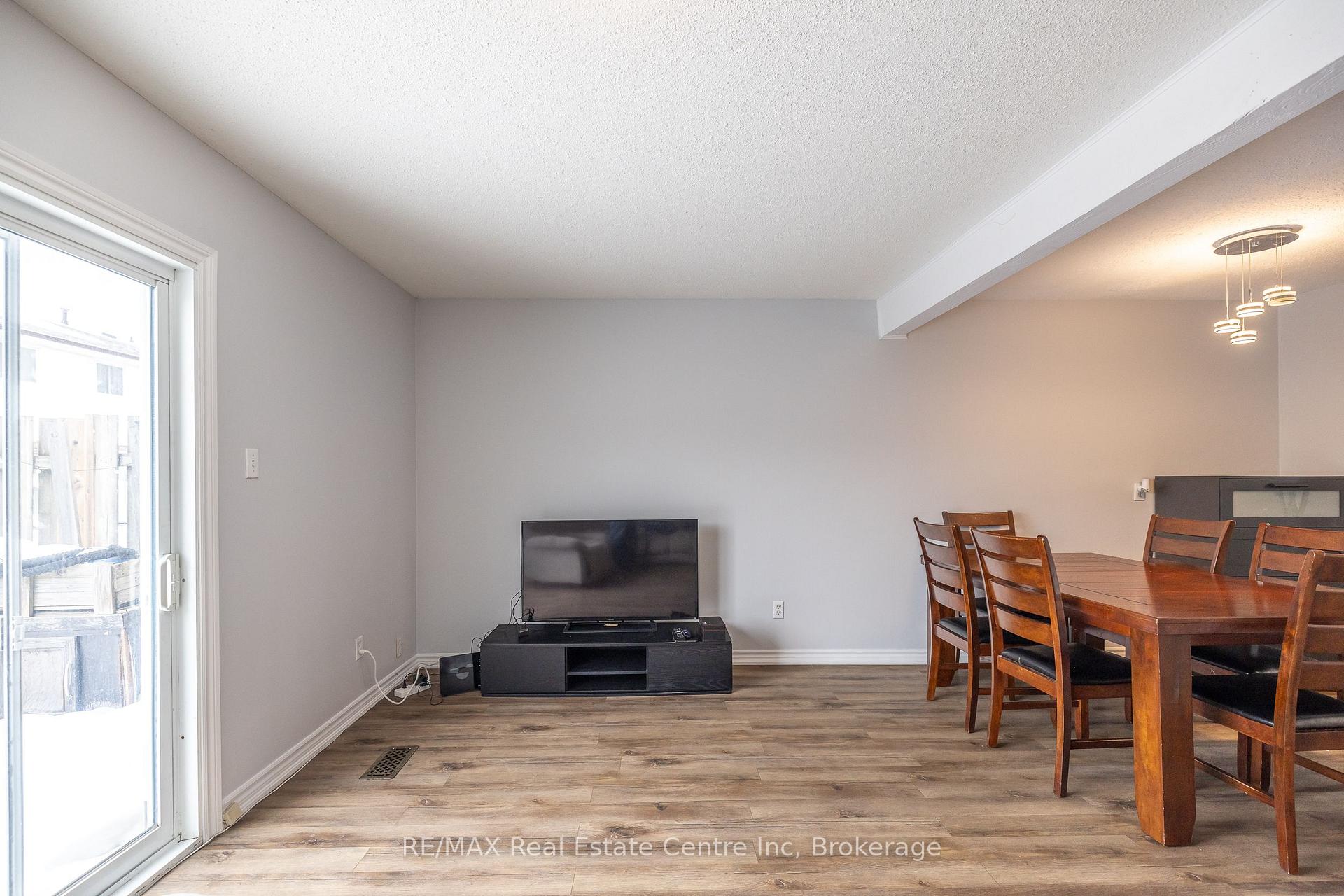 Photo 18 of Unit 207, 31 Greengate Road, Guelph, Junction/Onward Willow — HOMEH