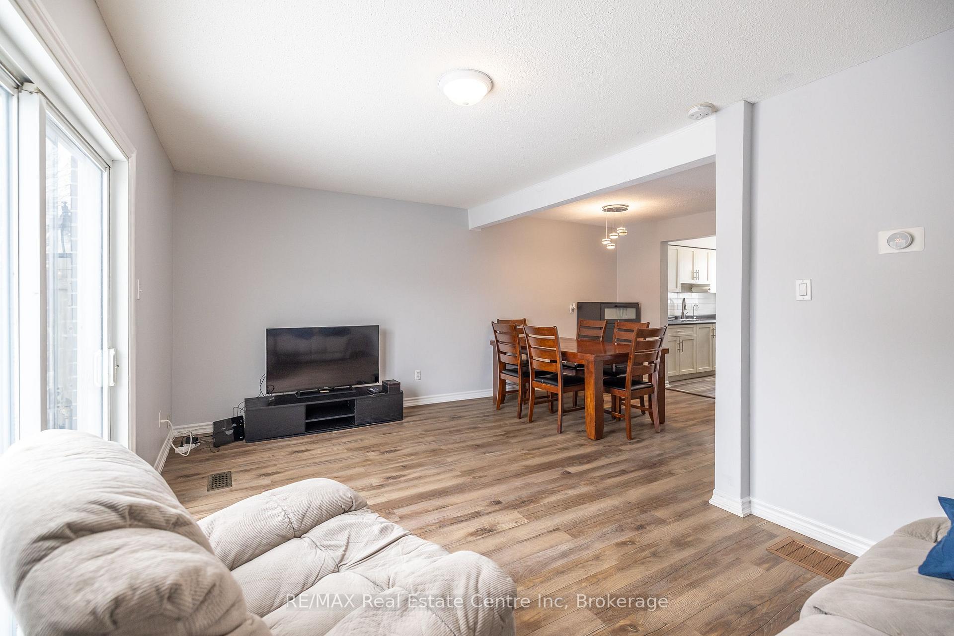 Photo 19 of Unit 207, 31 Greengate Road, Guelph, Junction/Onward Willow — HOMEH