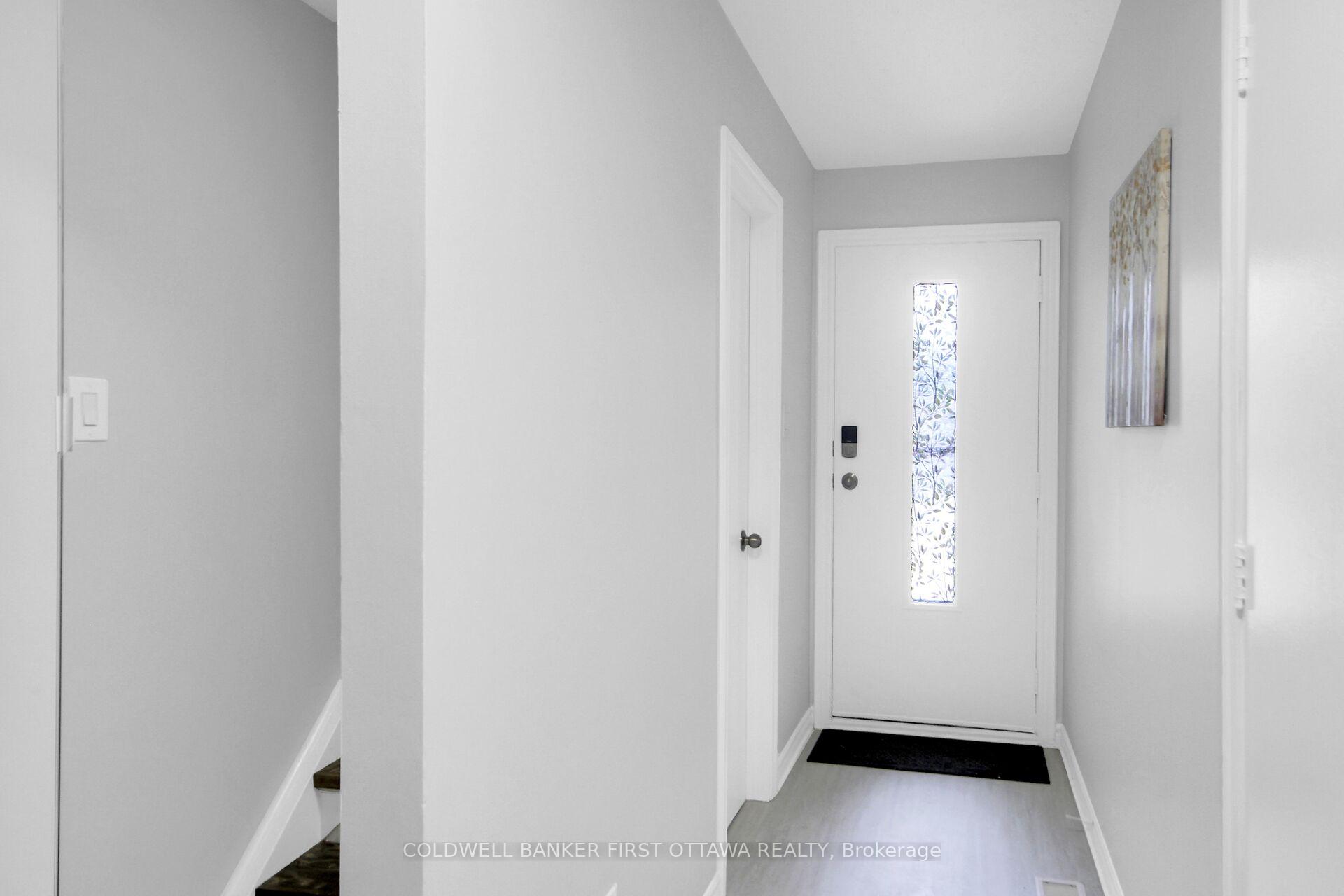 Photo 3 of Unit 28, 1466 Foxwell Street N, Ottawa, Pineview — HOMEH