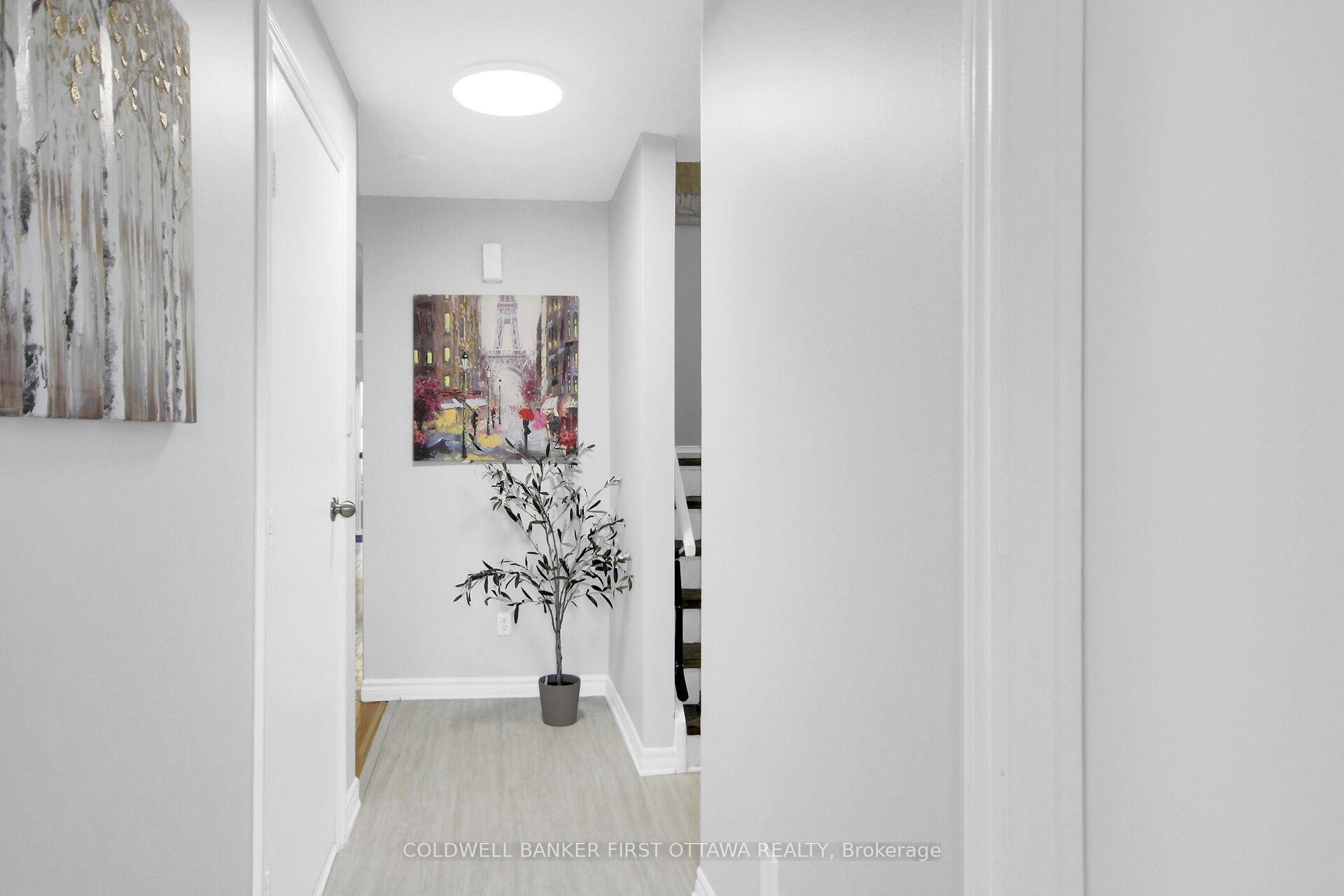 Photo 4 of Unit 28, 1466 Foxwell Street N, Ottawa, Pineview — HOMEH