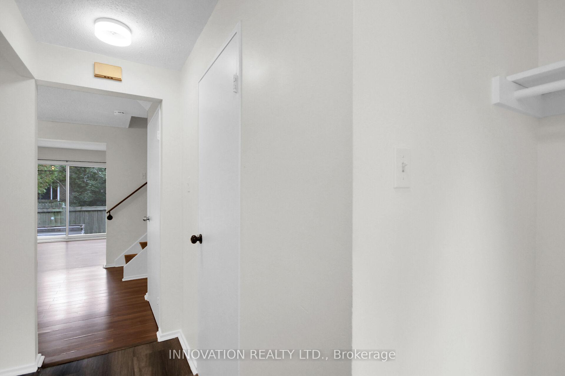 Photo 11 of 26 Corley Private, Ottawa, Heron Gate/Industrial Park — HOMEH