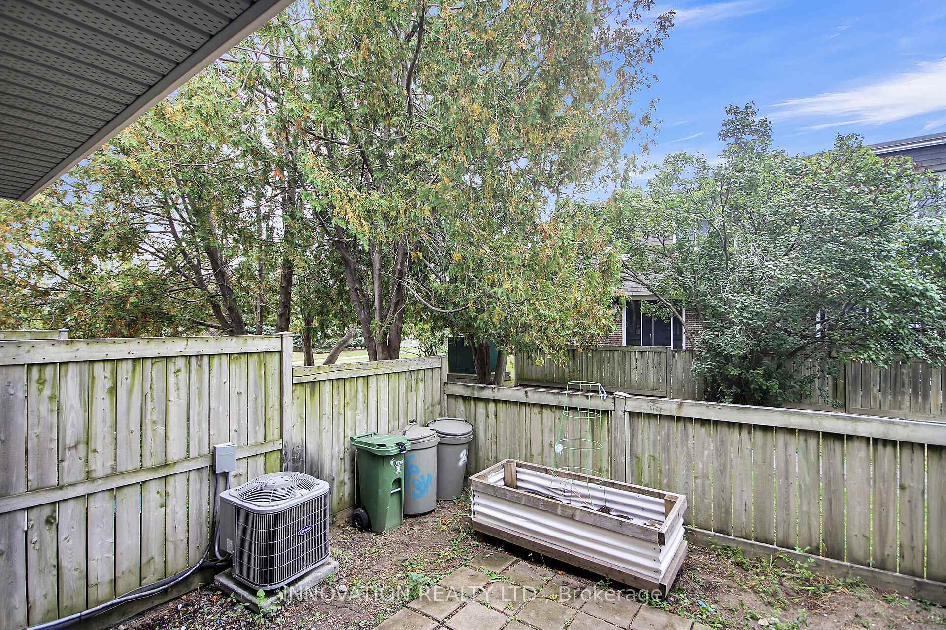 Photo 35 of 26 Corley Private, Ottawa, Heron Gate/Industrial Park — HOMEH