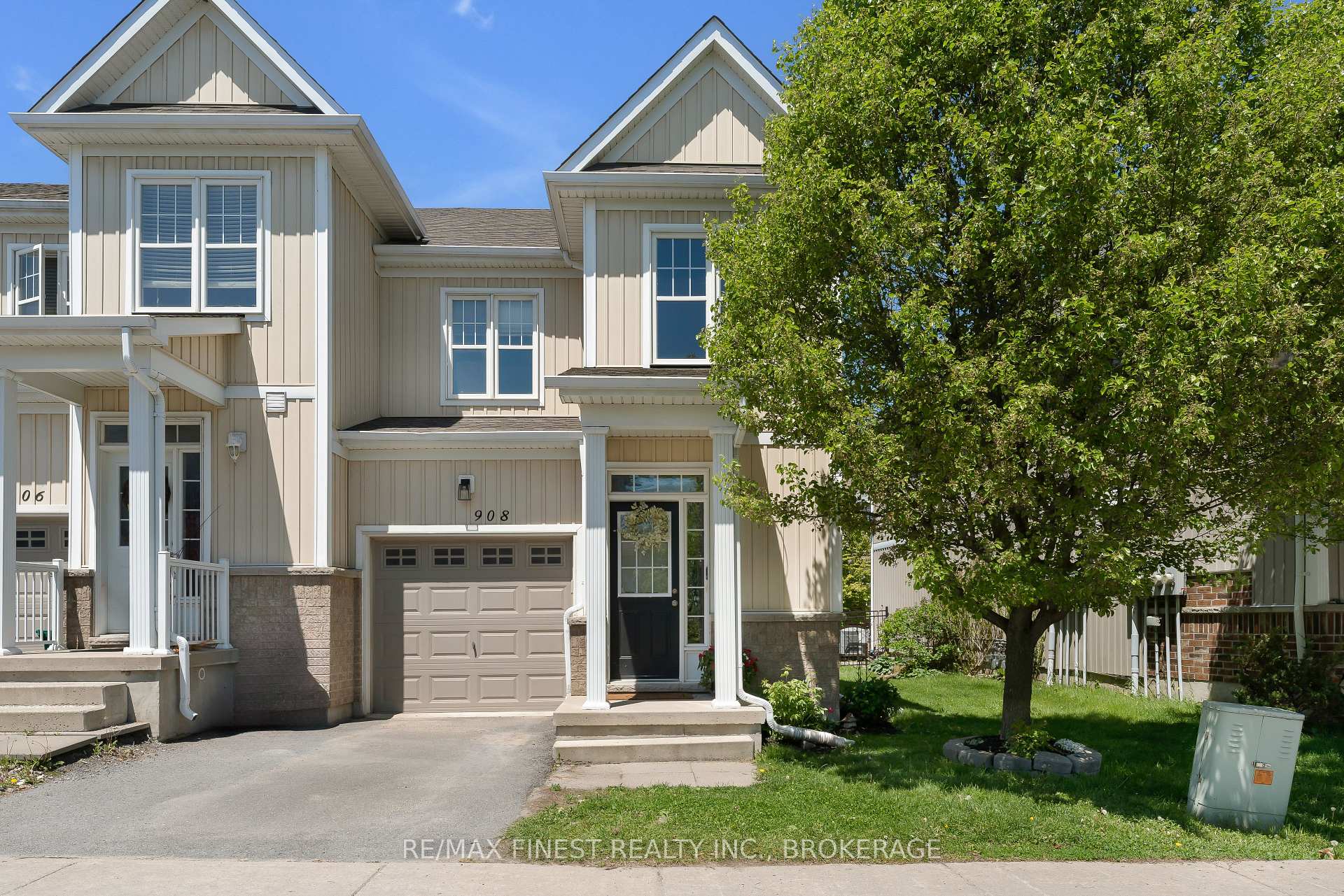 Photo 3 of 908 Ascot Lane, Kingston, Rideau — HOMEH