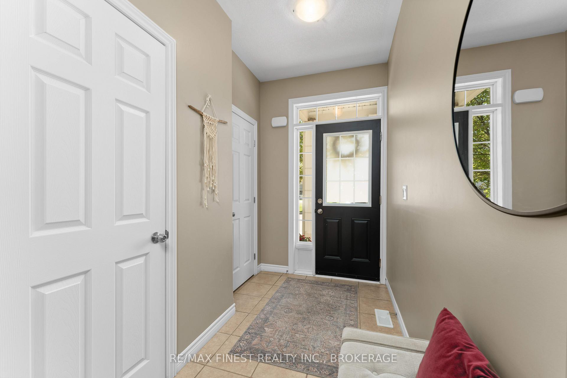 Photo 4 of 908 Ascot Lane, Kingston, Rideau — HOMEH
