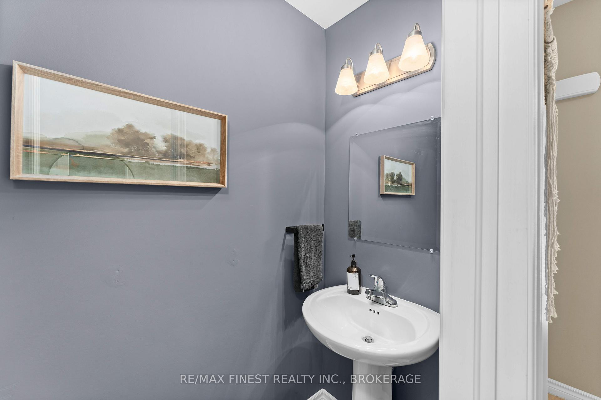 Photo 7 of 908 Ascot Lane, Kingston, Rideau — HOMEH