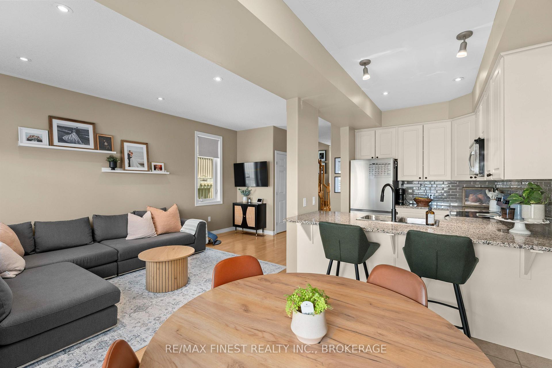Photo 14 of 908 Ascot Lane, Kingston, Rideau — HOMEH