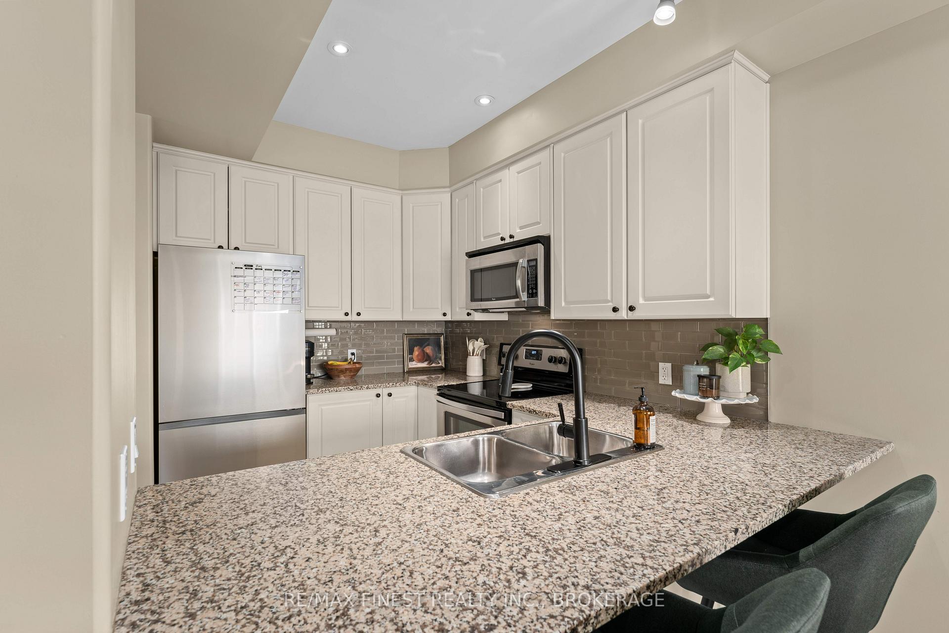 Photo 15 of 908 Ascot Lane, Kingston, Rideau — HOMEH