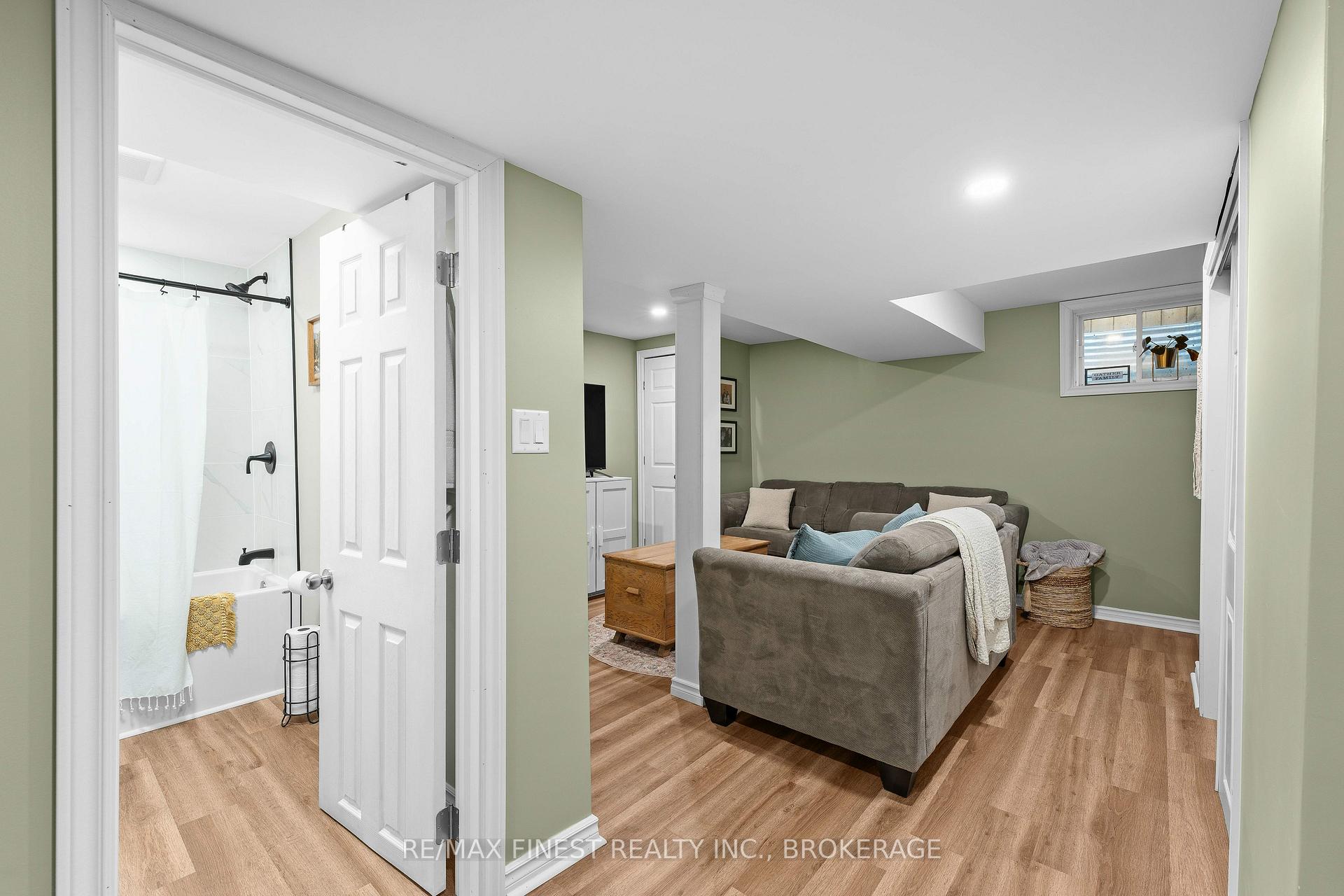 Photo 32 of 908 Ascot Lane, Kingston, Rideau — HOMEH