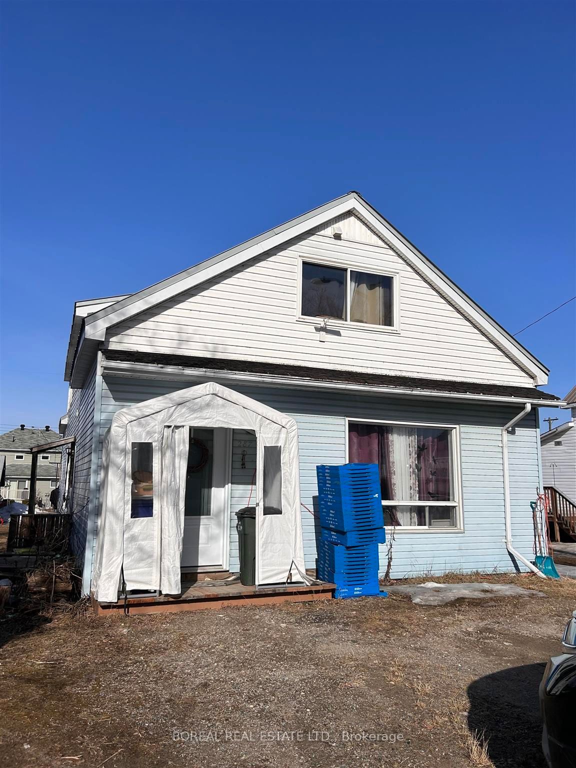 Photo 2 of 287 Tenth Avenue, Cochrane — HOMEH