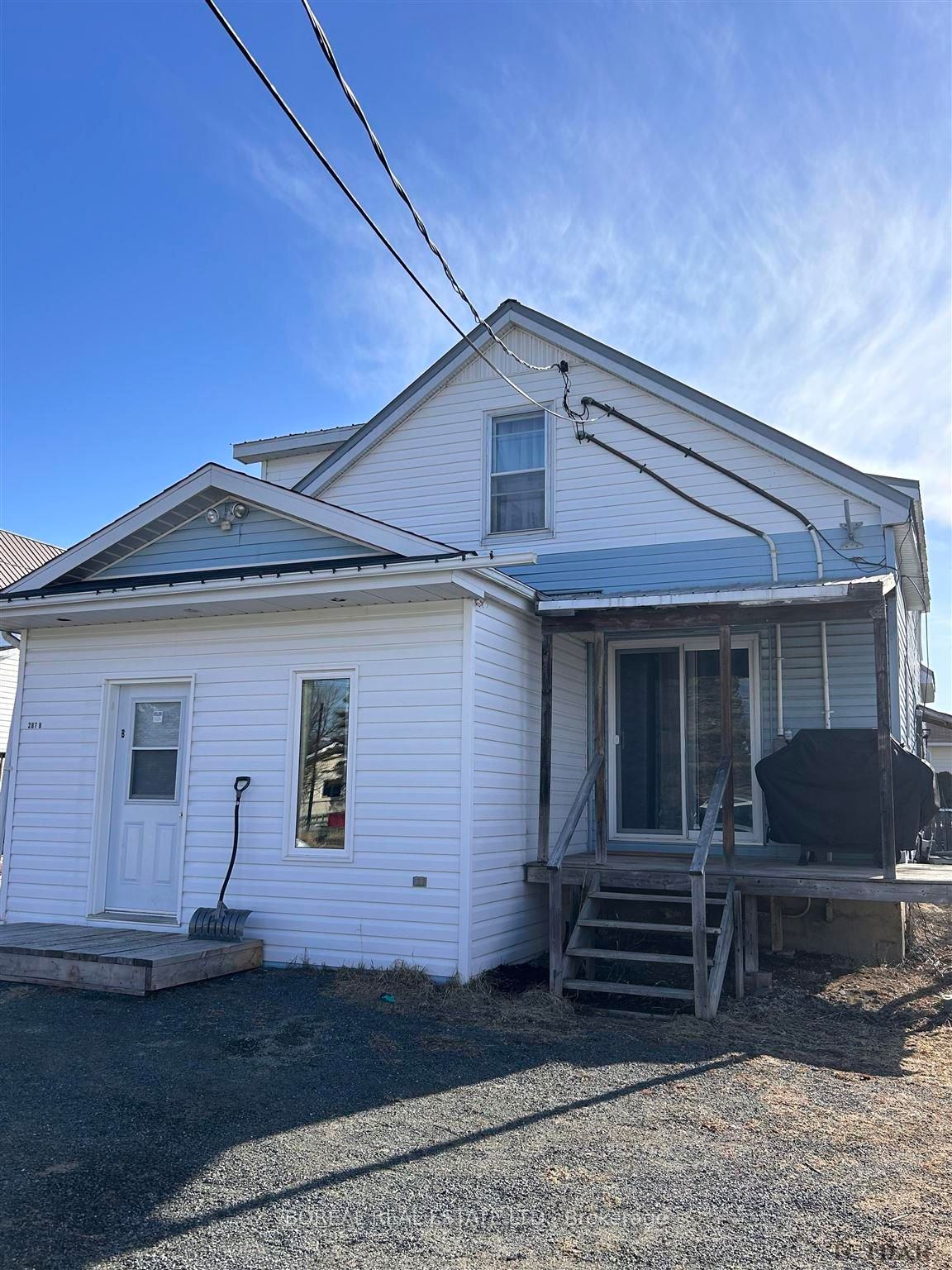 Photo 4 of 287 Tenth Avenue, Cochrane — HOMEH
