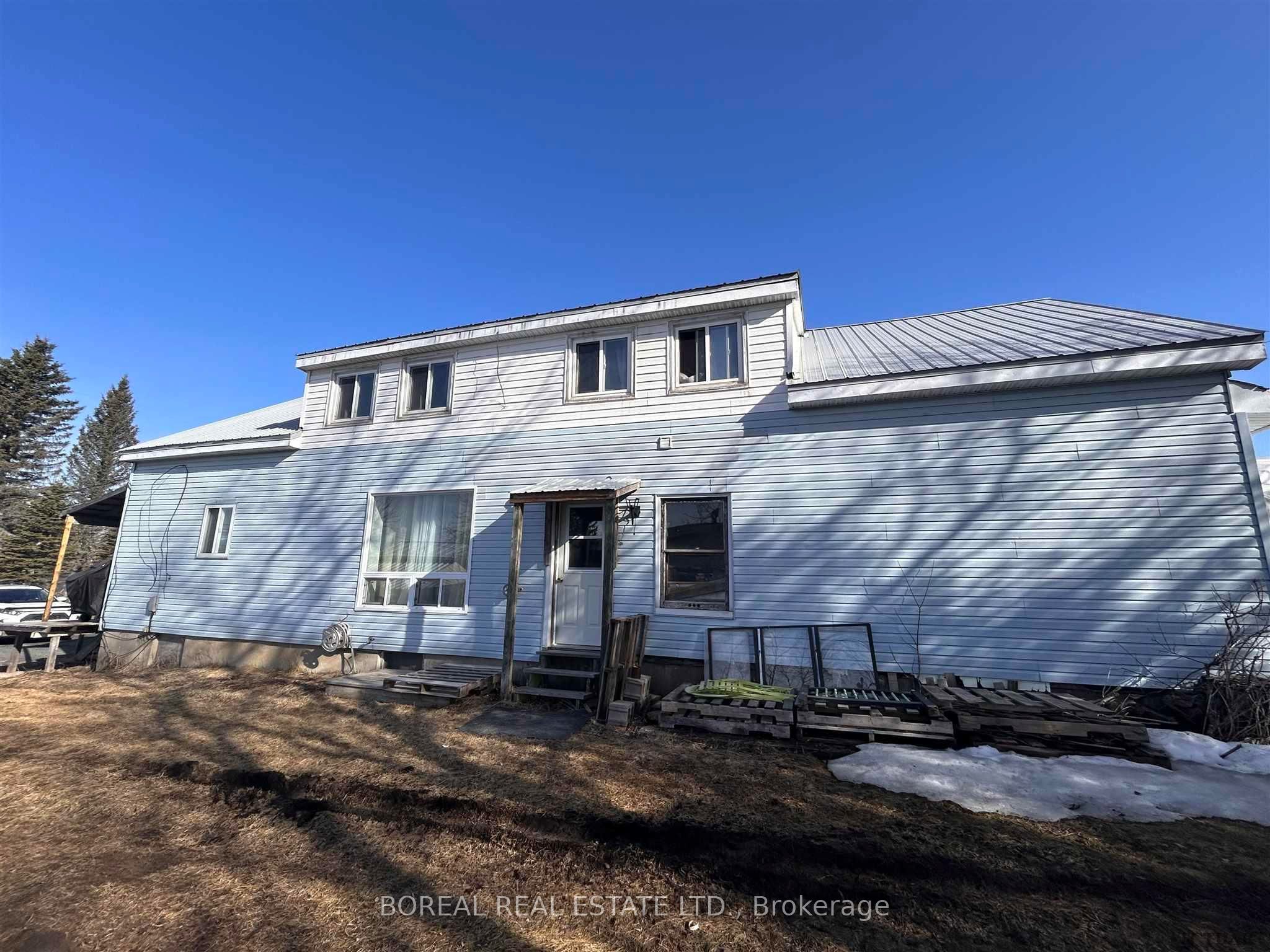 Photo 6 of 287 Tenth Avenue, Cochrane — HOMEH