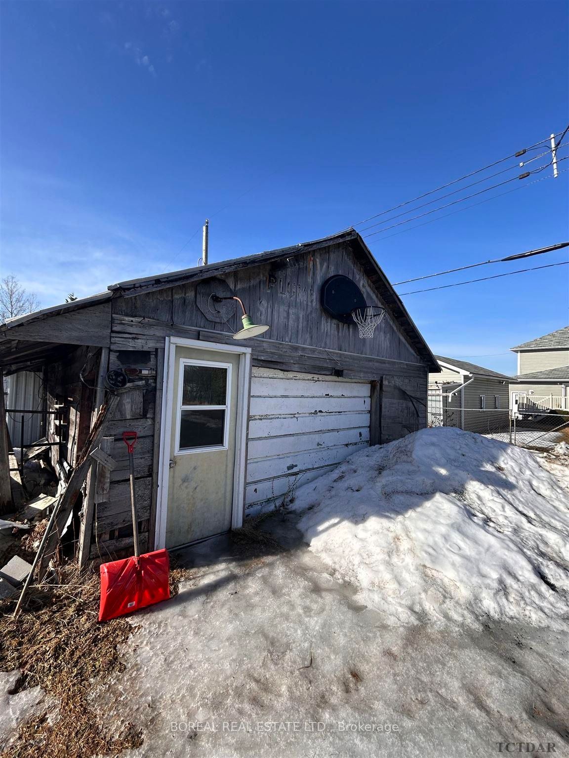 Photo 7 of 287 Tenth Avenue, Cochrane — HOMEH