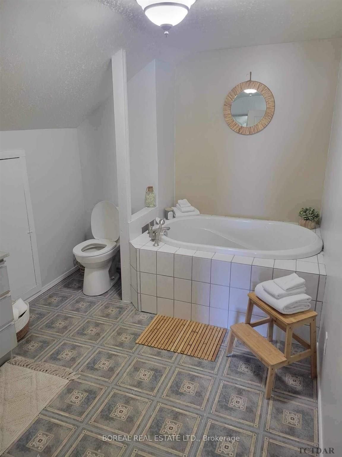 Photo 41 of 287 Tenth Avenue, Cochrane — HOMEH
