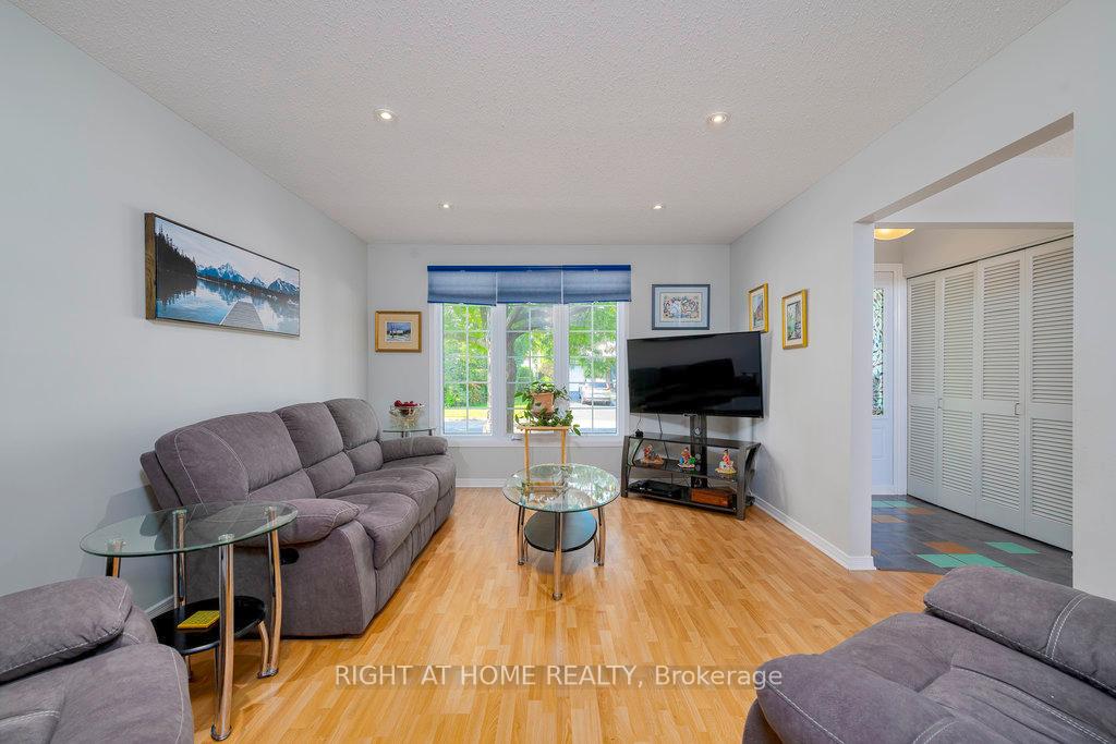 Photo 4 of Unit 54, 1218 Pebble Road, Ottawa, South Keys — HOMEH