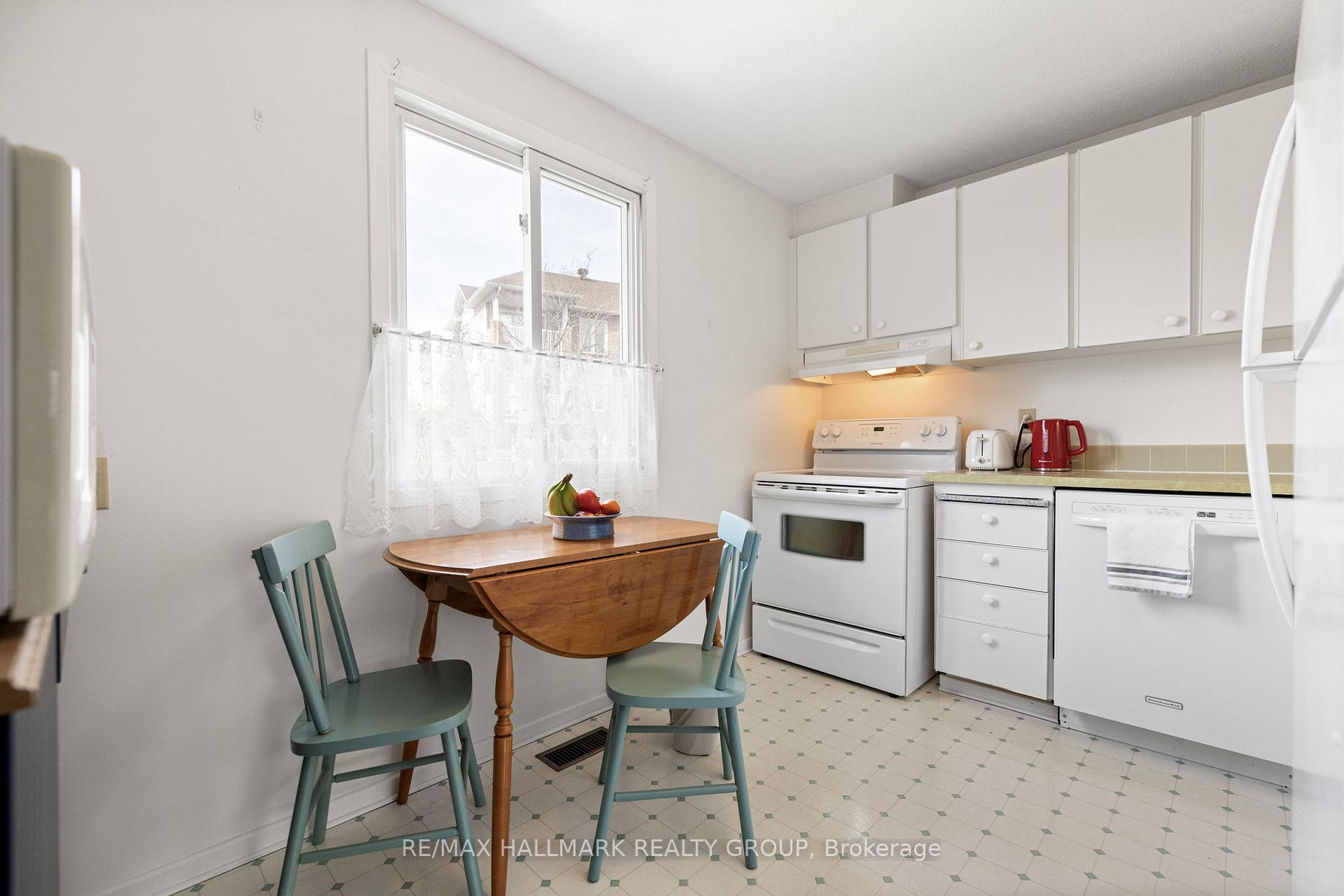 Photo 24 of 1302 Lassiter Terrace, Ottawa, Beaconwood — HOMEH