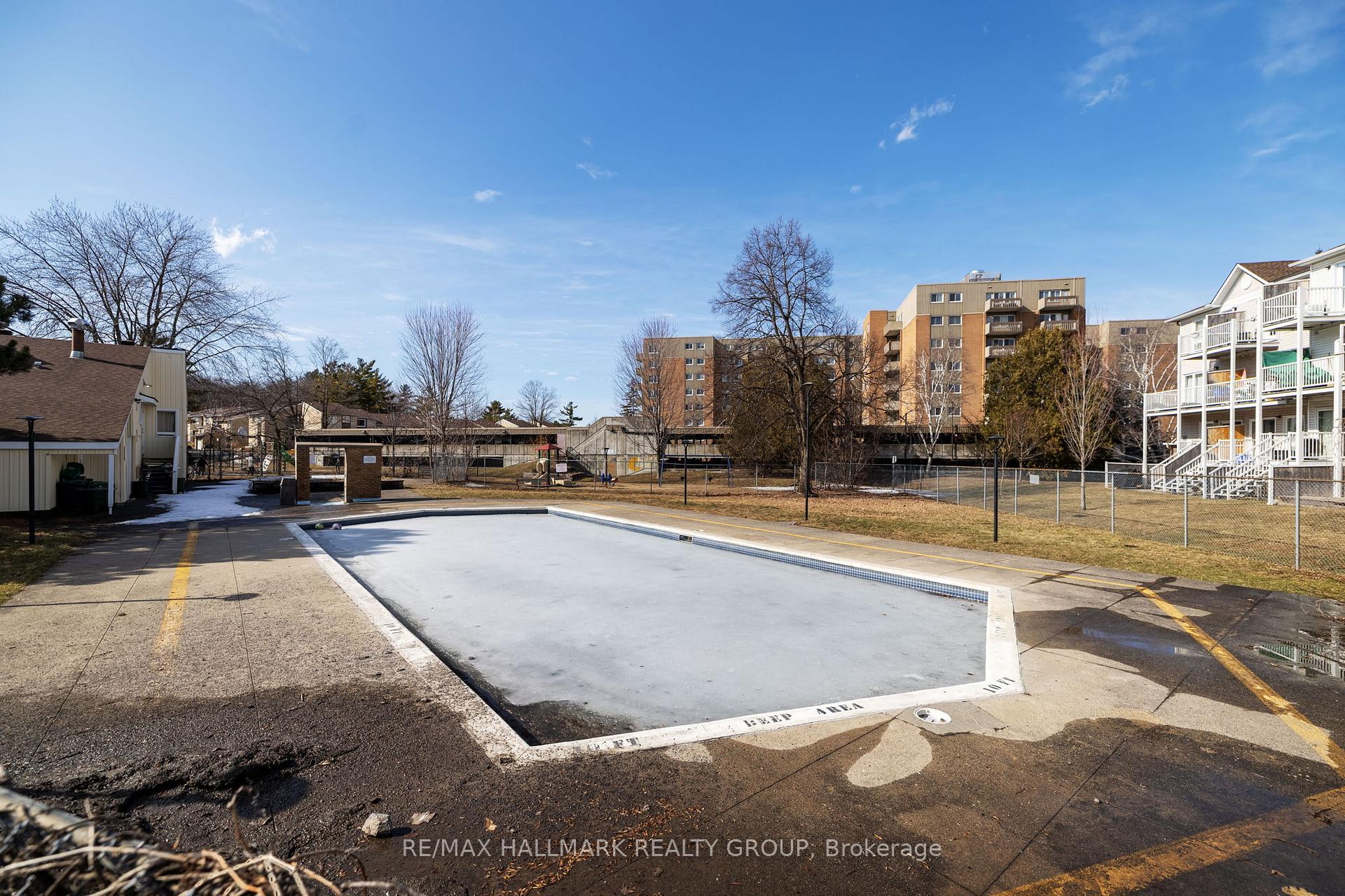Photo 47 of 1302 Lassiter Terrace, Ottawa, Beaconwood — HOMEH
