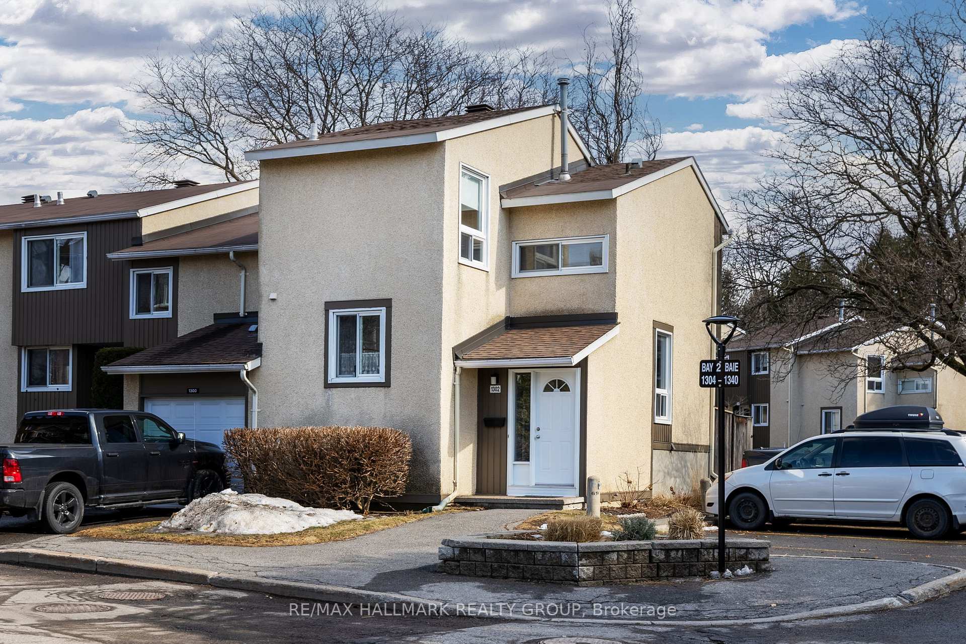 Photo 1 of 1302 Lassiter Terrace, Ottawa, Beaconwood — HOMEH