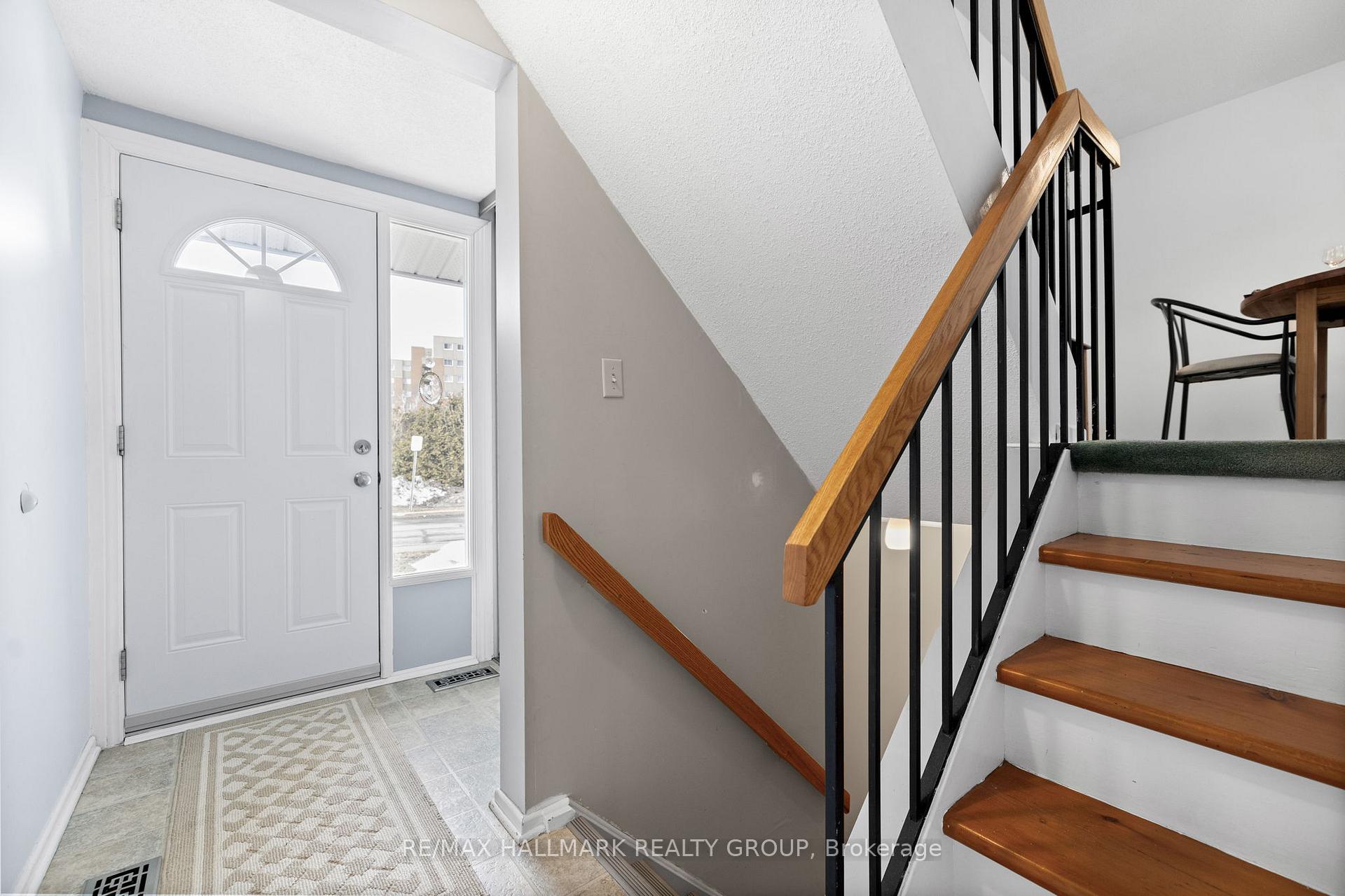 Photo 4 of 1302 Lassiter Terrace, Ottawa, Beaconwood — HOMEH