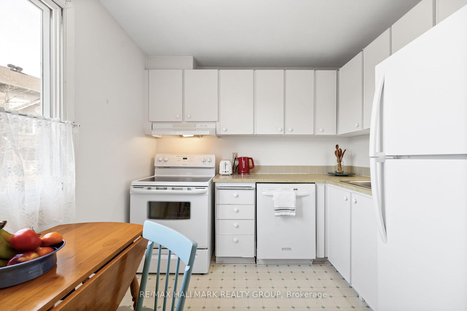 Photo 6 of 1302 Lassiter Terrace, Ottawa, Beaconwood — HOMEH