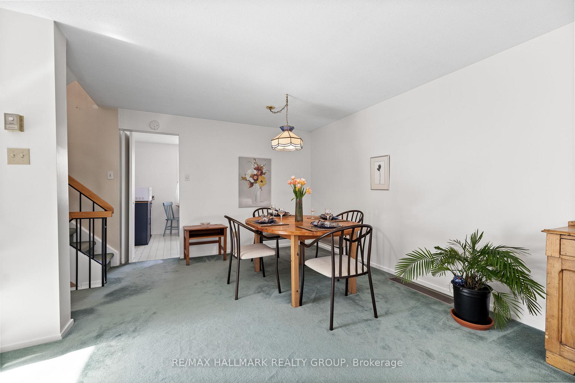 Photo 8 of 1302 Lassiter Terrace, Ottawa, Beaconwood — HOMEH