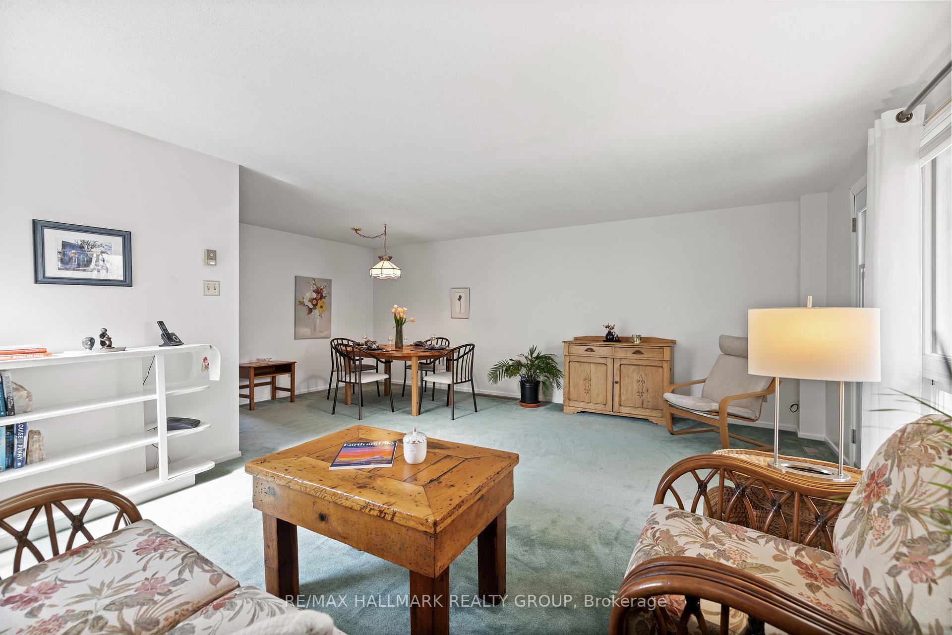 Photo 11 of 1302 Lassiter Terrace, Ottawa, Beaconwood — HOMEH