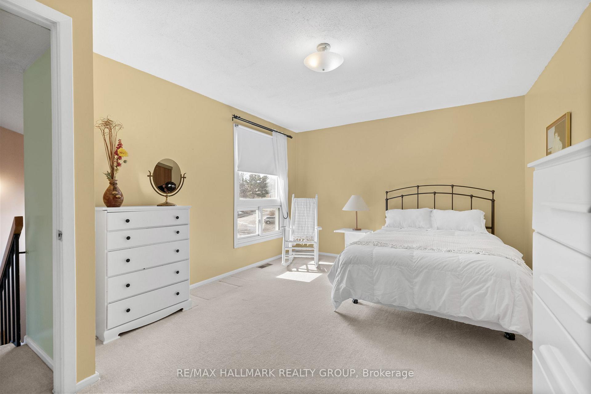 Photo 13 of 1302 Lassiter Terrace, Ottawa, Beaconwood — HOMEH