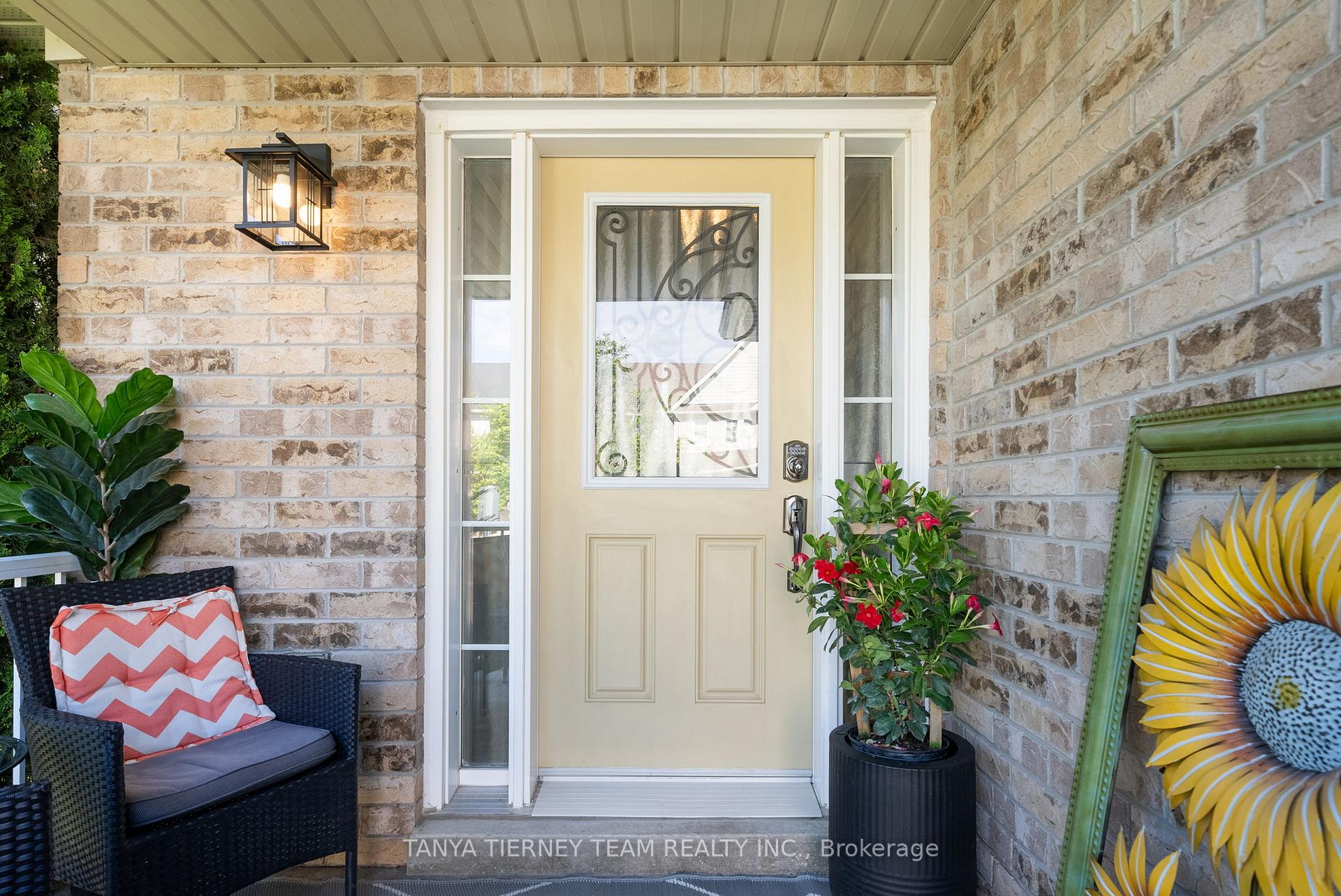 Photo 5 of Unit 24, 460 Woodmount Drive E, Oshawa, Samac — HOMEH