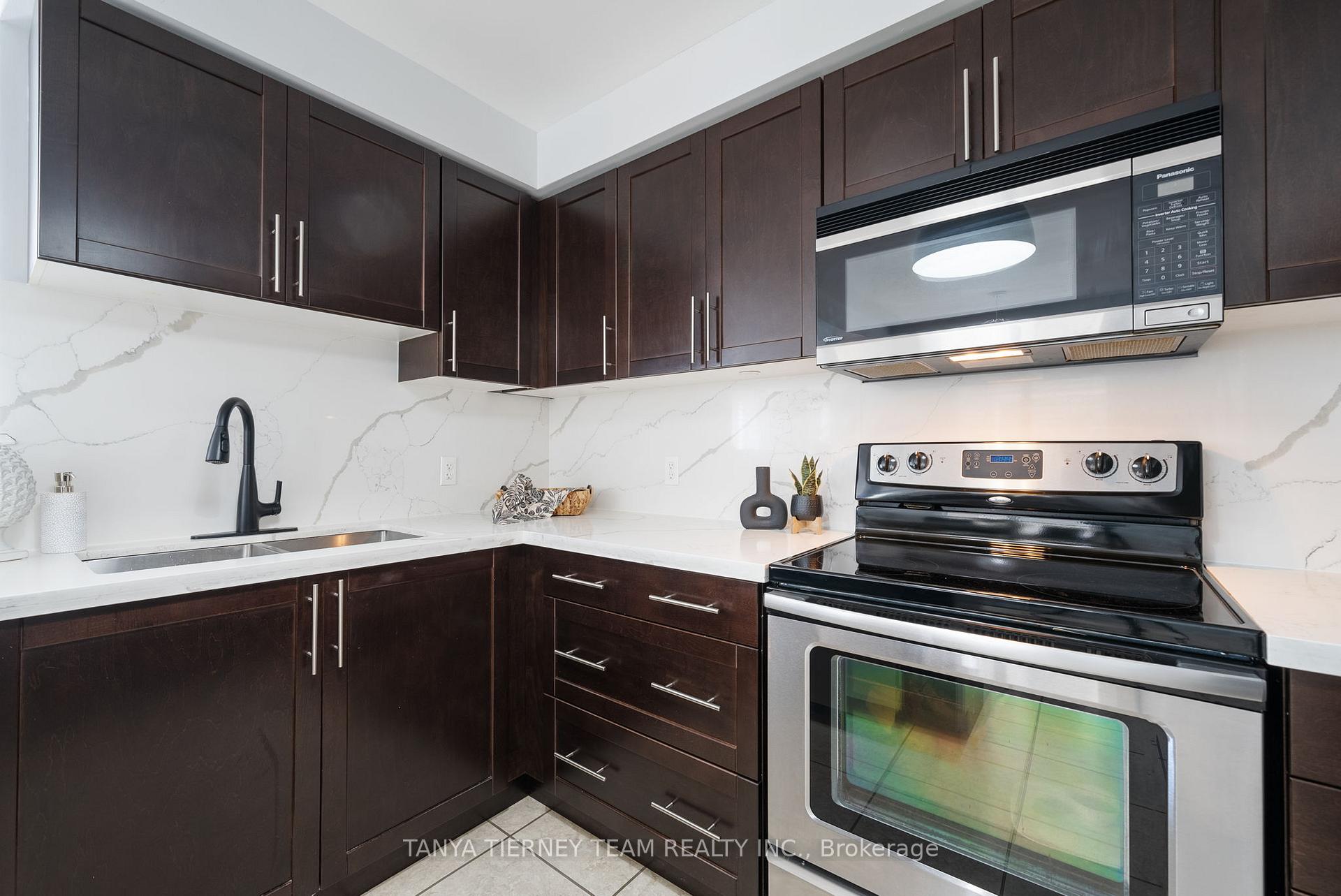 Photo 9 of Unit 24, 460 Woodmount Drive E, Oshawa, Samac — HOMEH