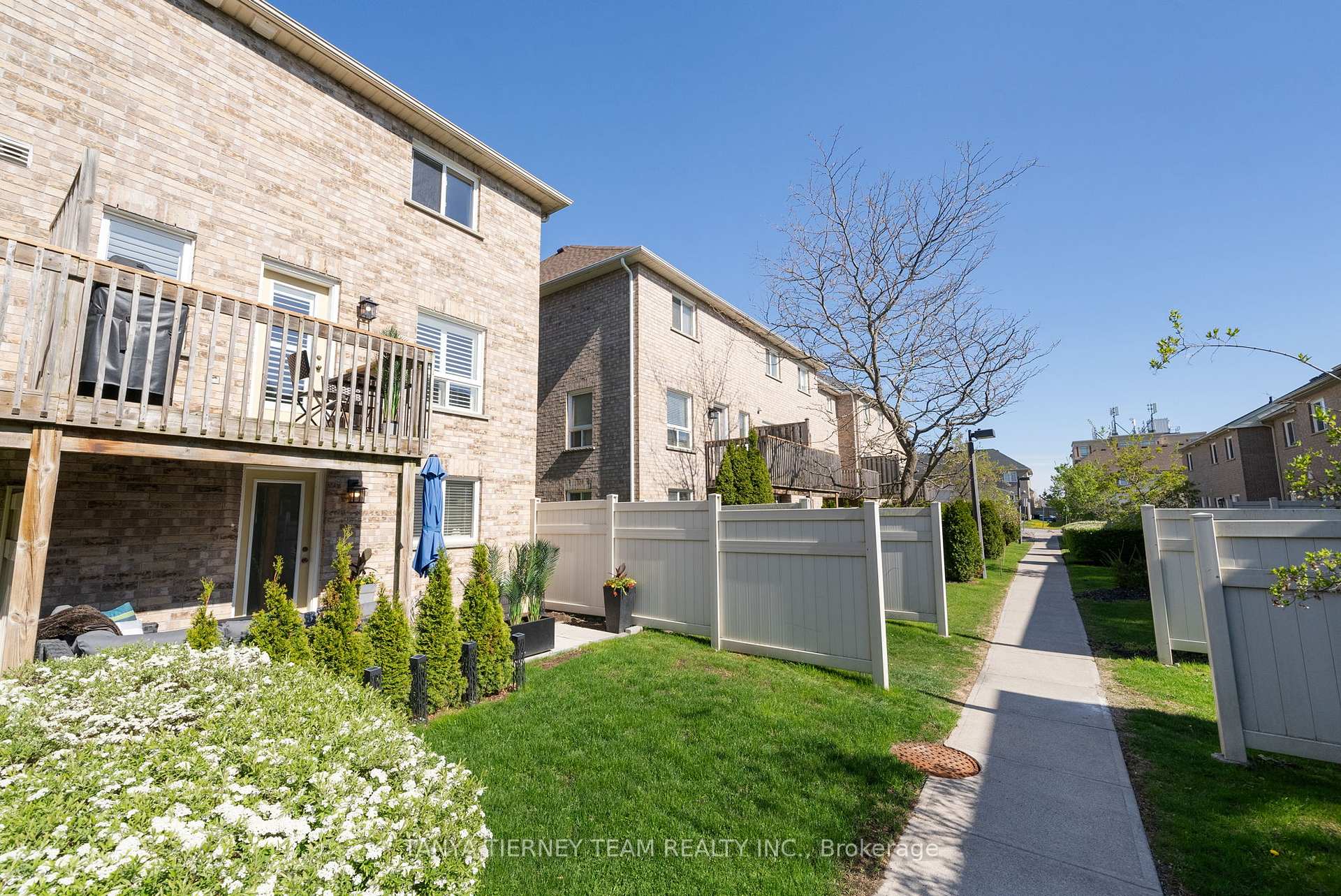 Photo 41 of Unit 24, 460 Woodmount Drive E, Oshawa, Samac — HOMEH