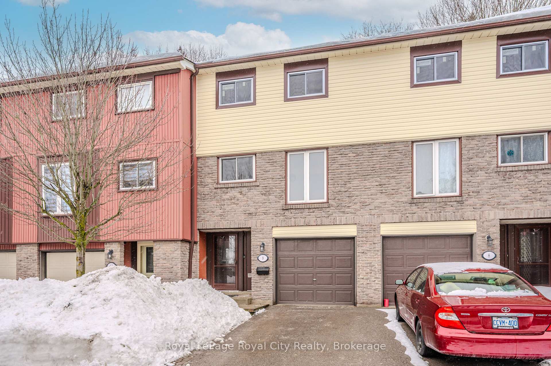 Photo 1 of Unit 9, 2 Worton Avenue, Guelph, Willow West/Sugarbush/West Acres — HOMEH