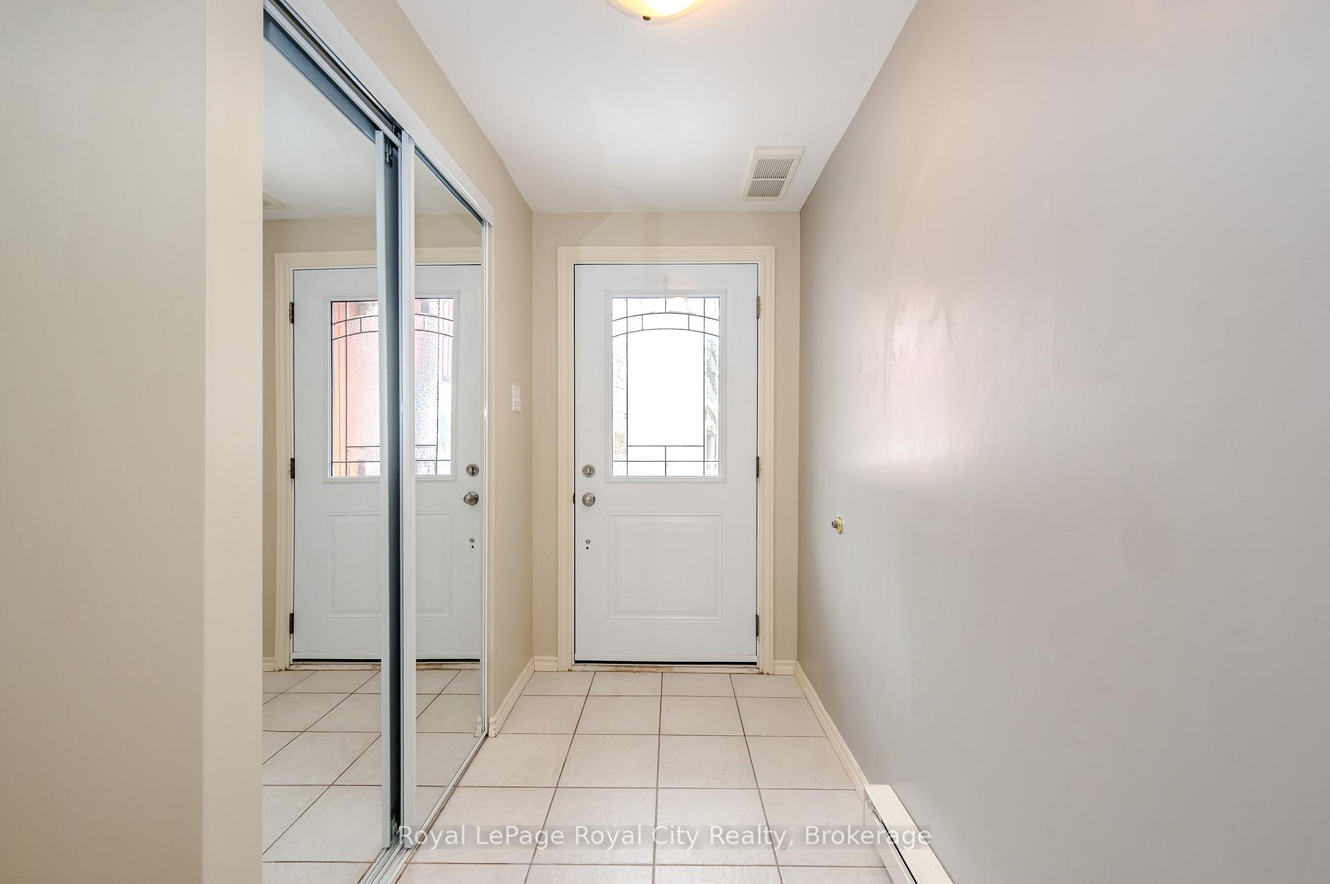 Photo 2 of Unit 9, 2 Worton Avenue, Guelph, Willow West/Sugarbush/West Acres — HOMEH
