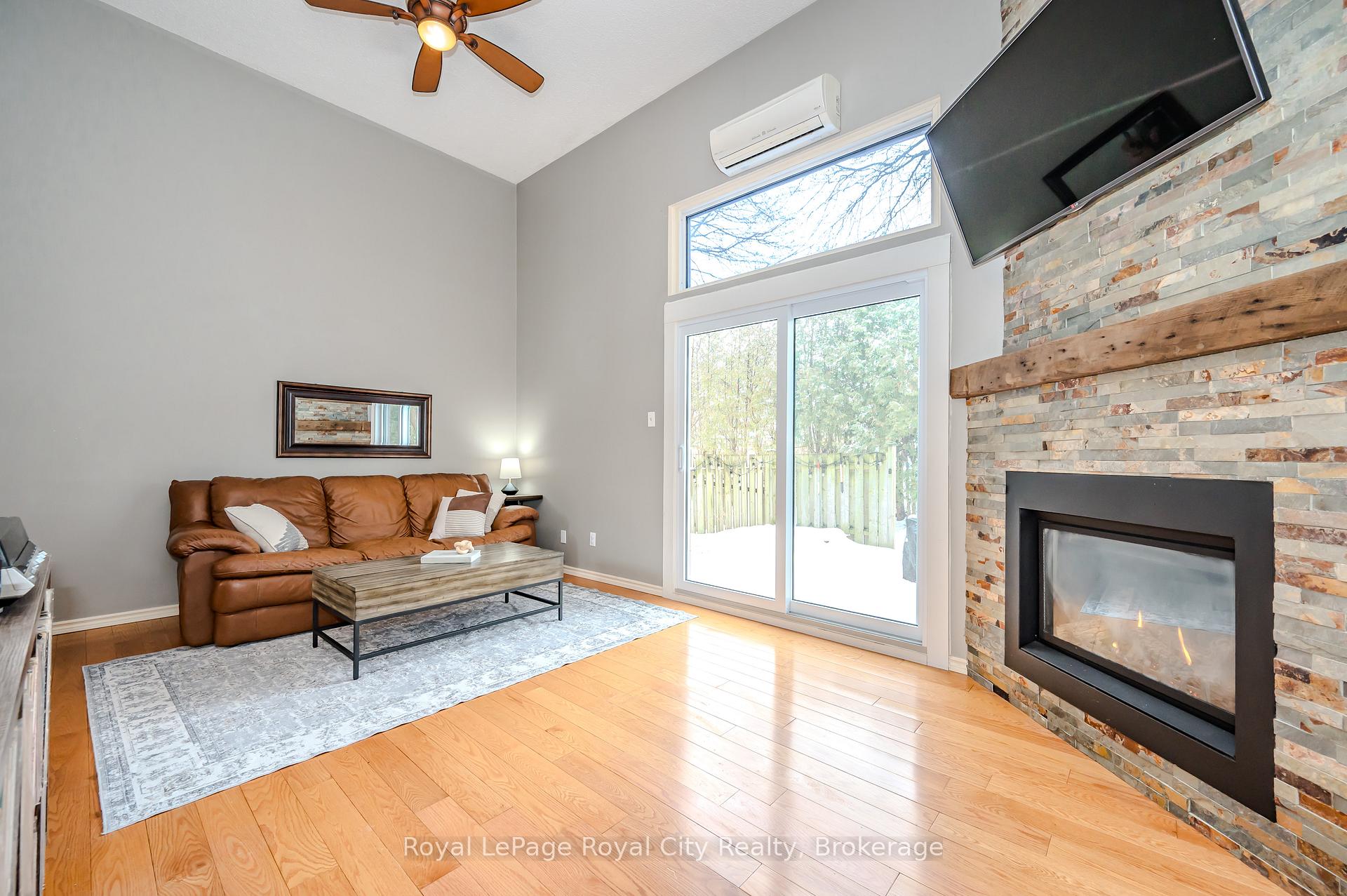 Photo 4 of Unit 9, 2 Worton Avenue, Guelph, Willow West/Sugarbush/West Acres — HOMEH