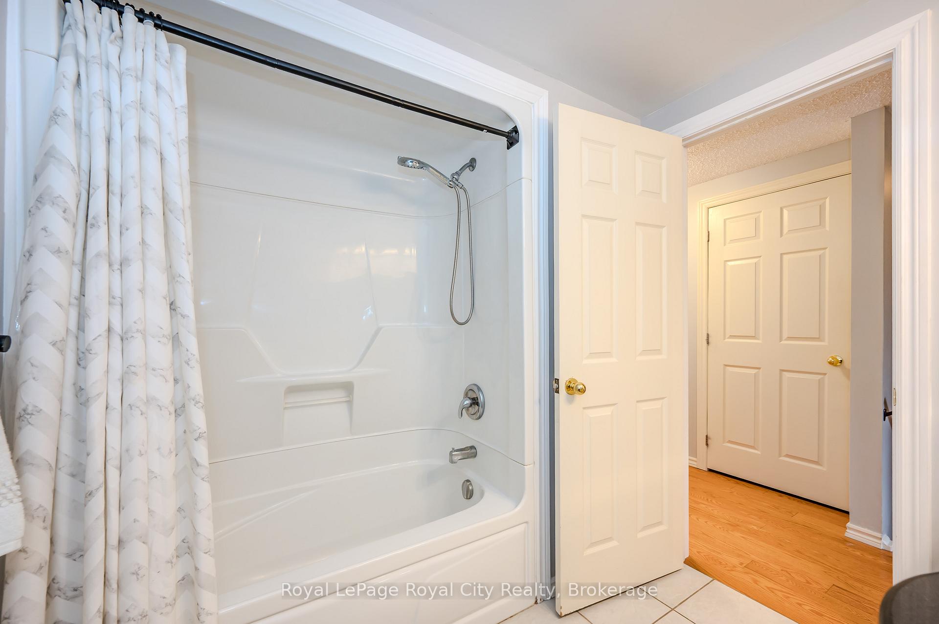 Photo 16 of Unit 9, 2 Worton Avenue, Guelph, Willow West/Sugarbush/West Acres — HOMEH