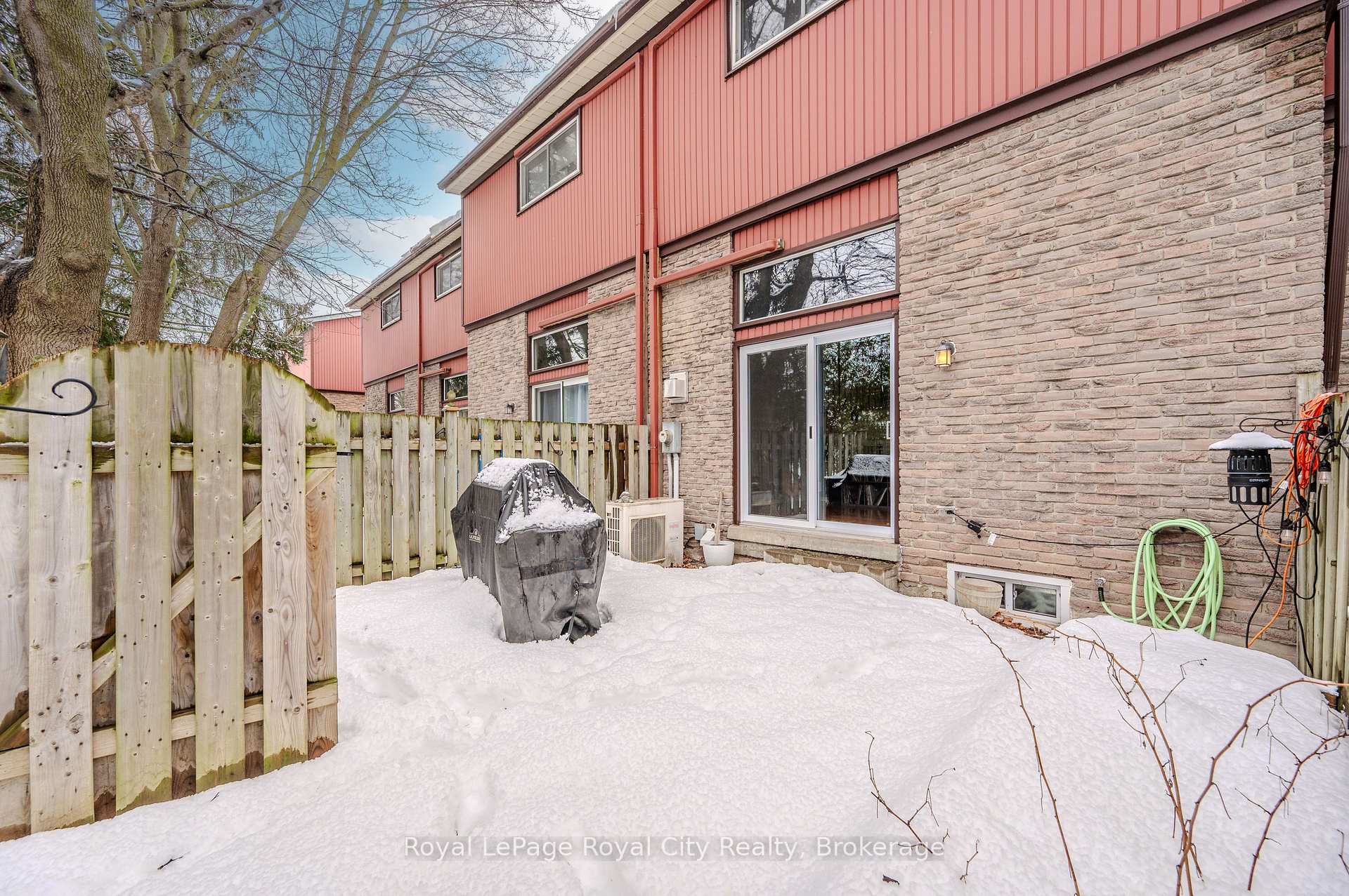 Photo 20 of Unit 9, 2 Worton Avenue, Guelph, Willow West/Sugarbush/West Acres — HOMEH