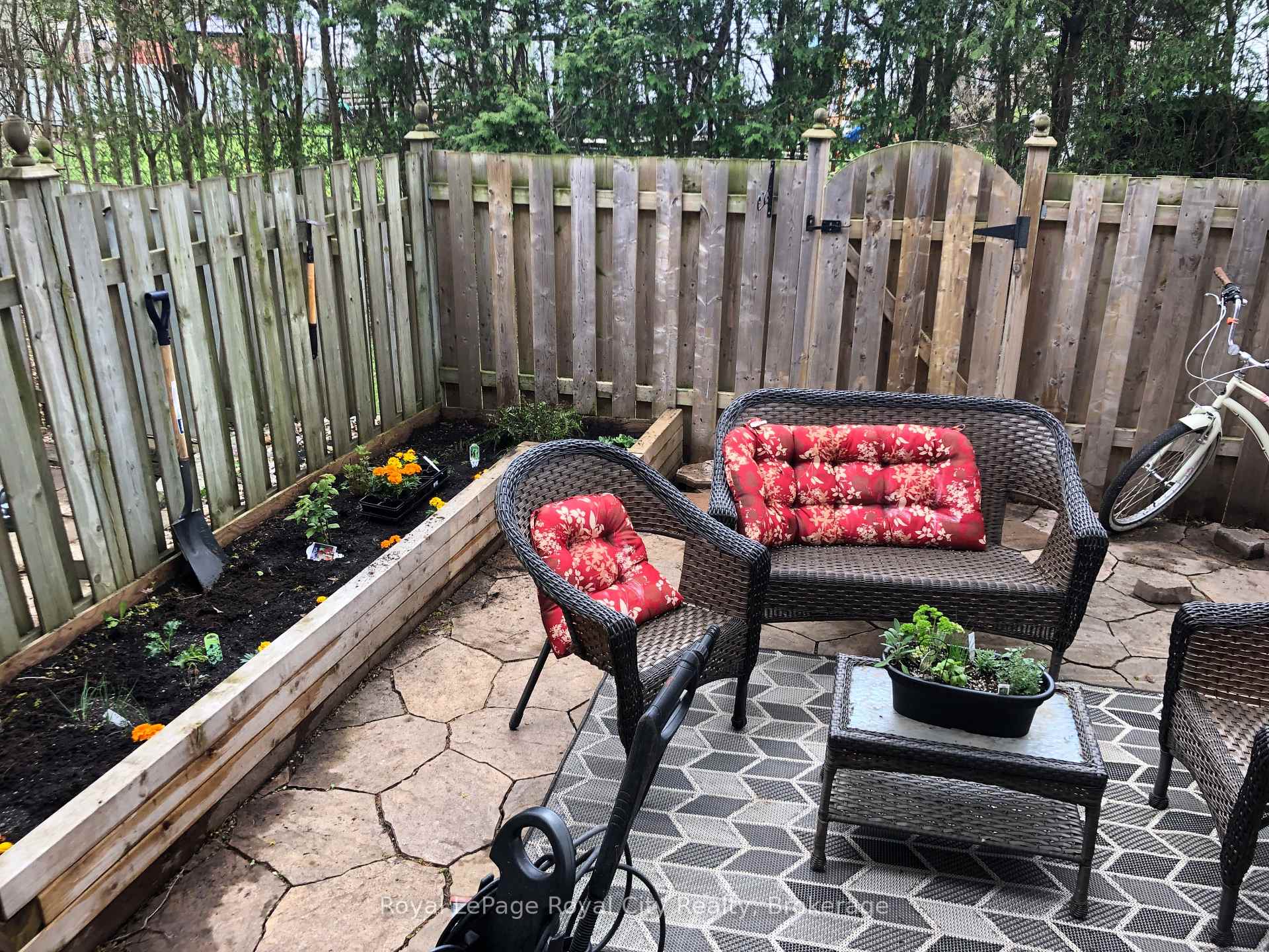 Photo 22 of Unit 9, 2 Worton Avenue, Guelph, Willow West/Sugarbush/West Acres — HOMEH