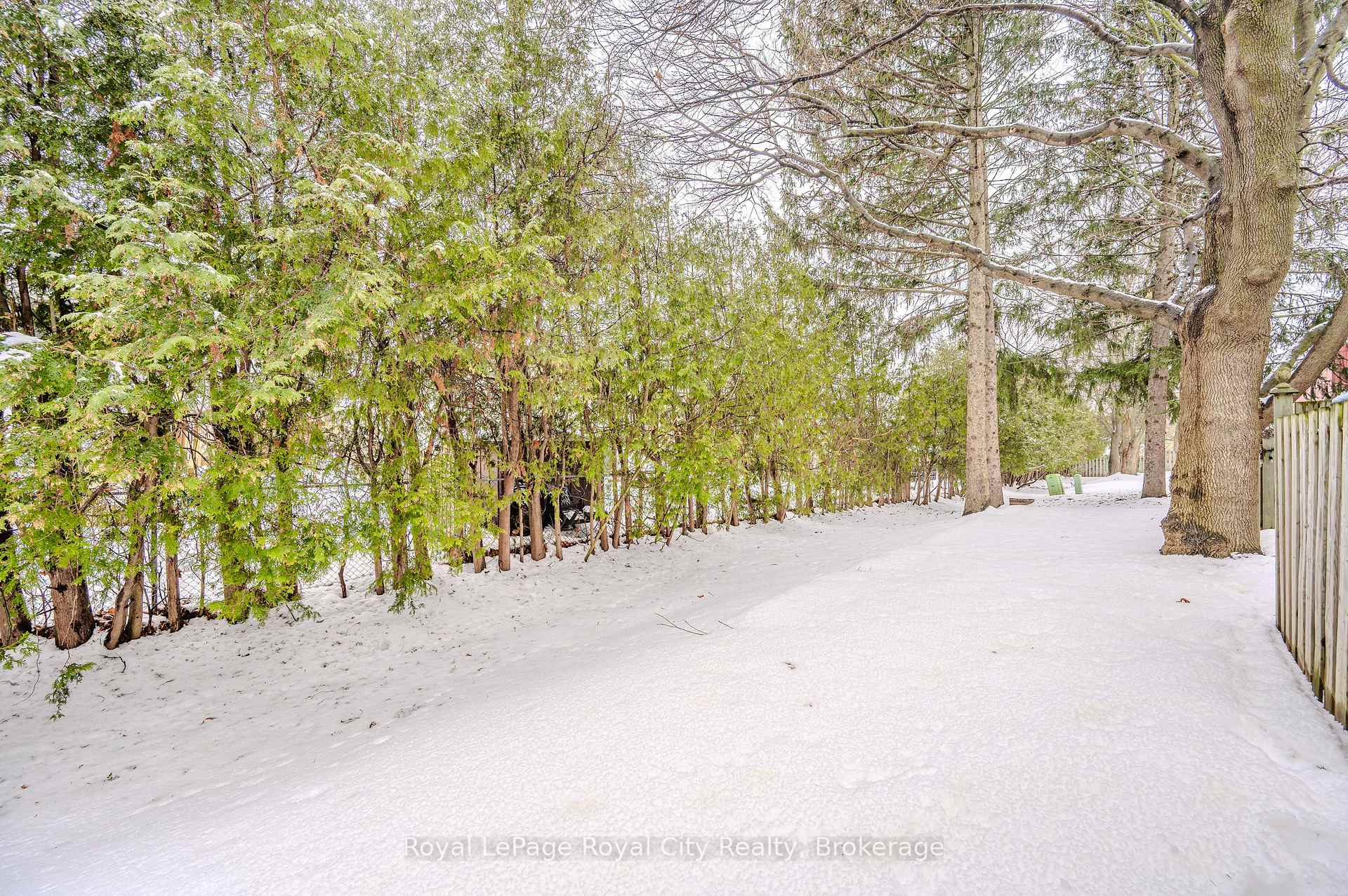 Photo 23 of Unit 9, 2 Worton Avenue, Guelph, Willow West/Sugarbush/West Acres — HOMEH